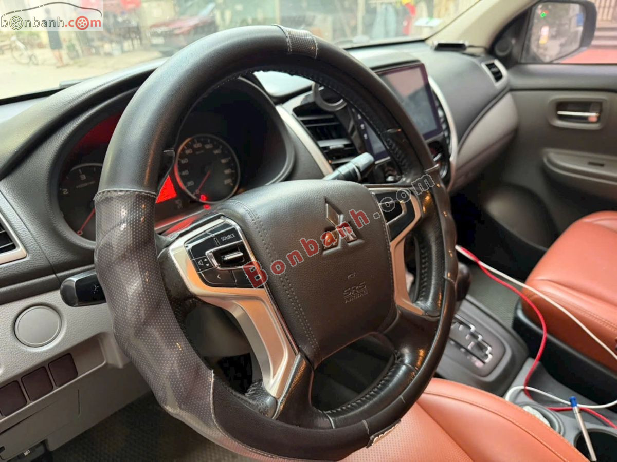 Bán ô tô Mitsubishi Triton 4x2 AT - 2017 - xe cũ