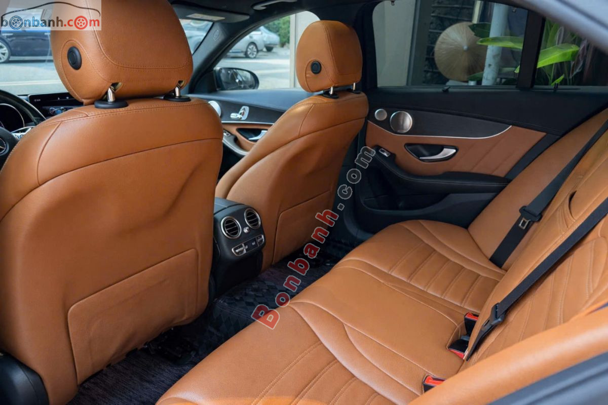 Bán ô tô Mercedes Benz C class C300 AMG - 2021 - xe cũ