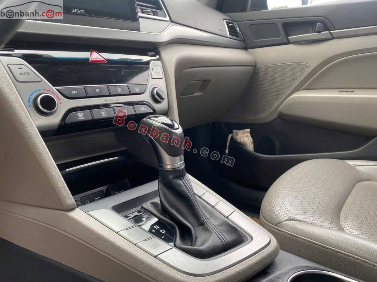 Bán ô tô Hyundai Elantra 1.6 AT - 2018 - xe cũ