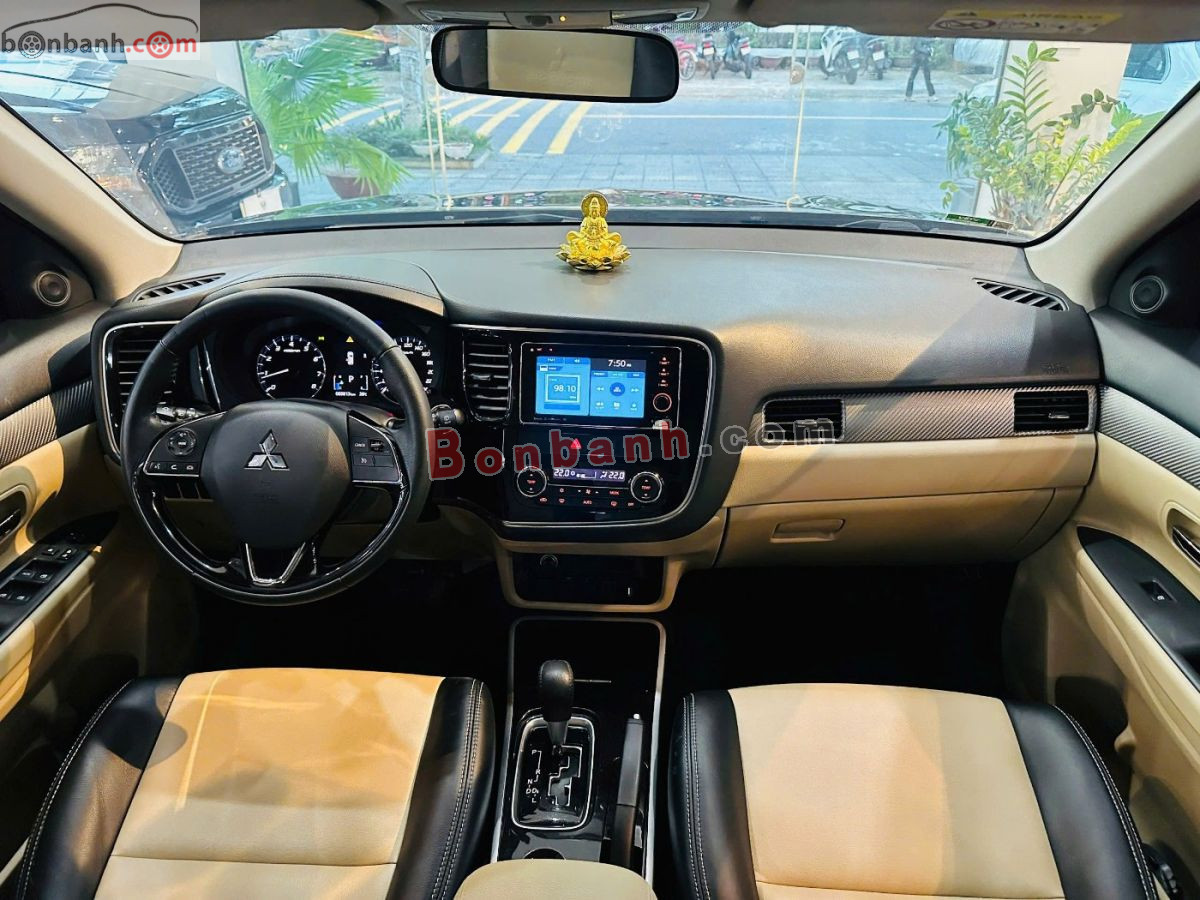 Bán ô tô Mitsubishi Outlander 2.0 CVT - 2018 - xe cũ