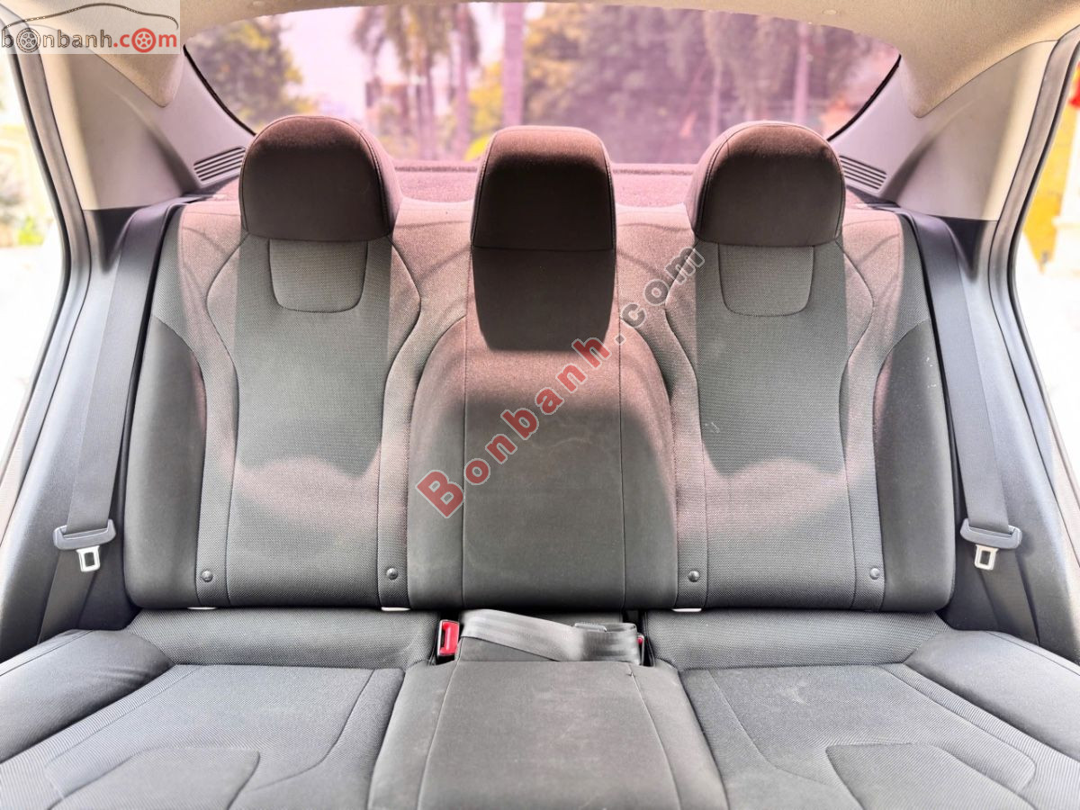 Bán ô tô Hyundai Elantra 1.6 AT Tiêu chuẩn - 2022 - xe cũ