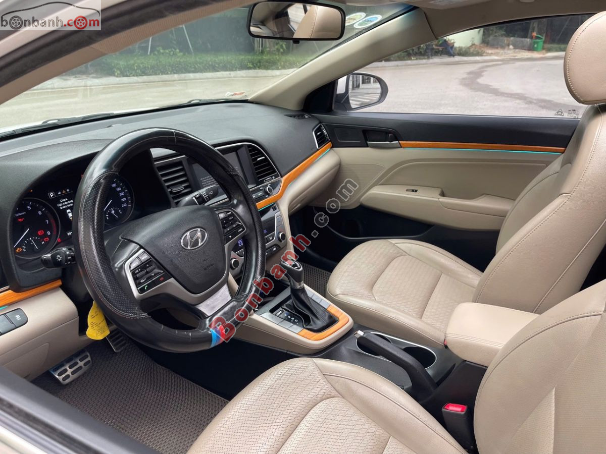 Bán ô tô Hyundai Elantra 2.0 AT - 2018 - xe cũ