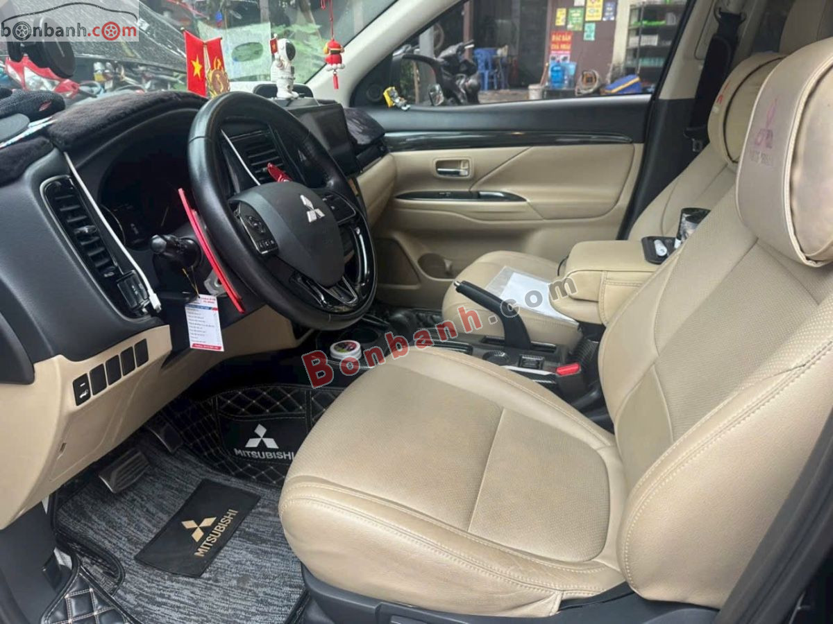 Bán ô tô Mitsubishi Outlander 2.0 CVT - 2016 - xe cũ