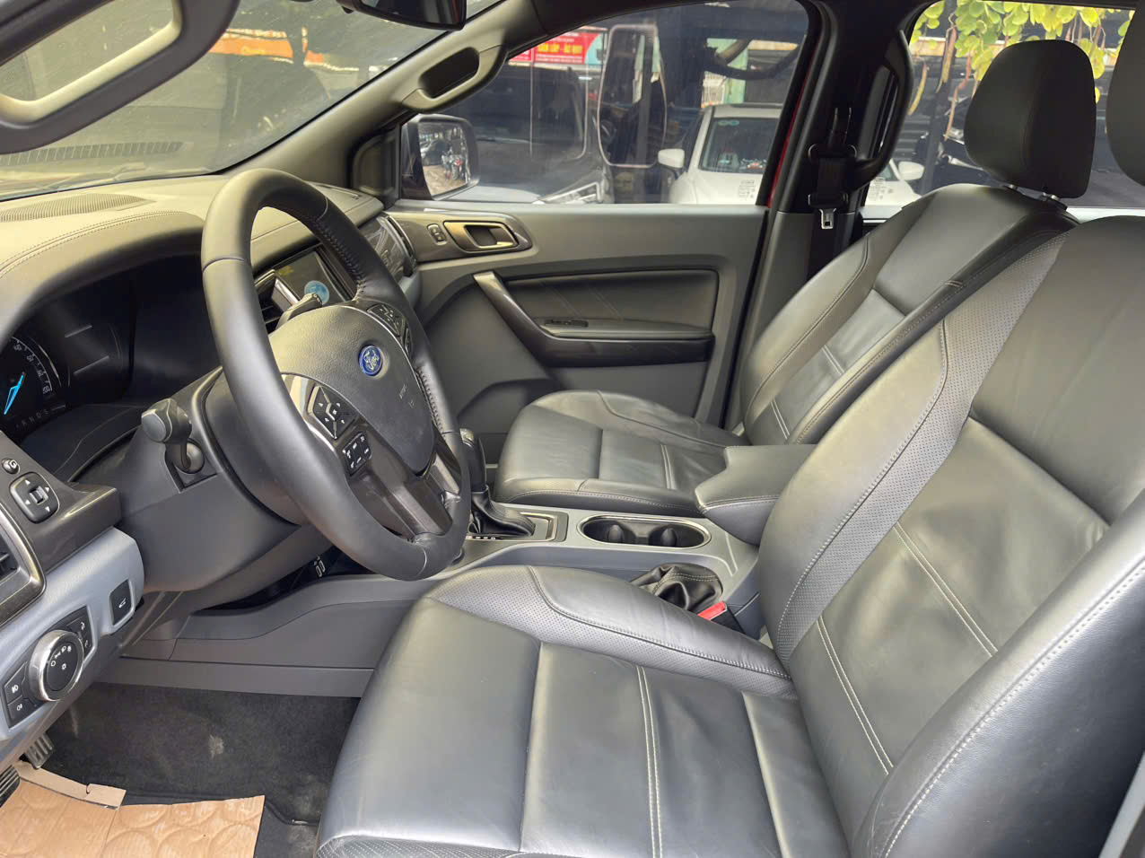 Ford Everest 2.2 AT Titanium 4x2 sx 2016 đky 2017