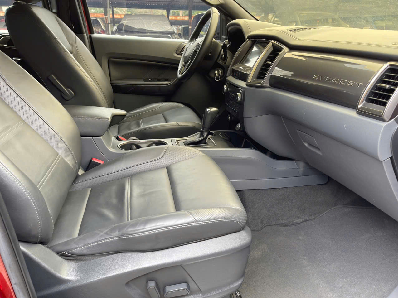 Ford Everest 2.2 AT Titanium 4x2 sx 2016 đky 2017