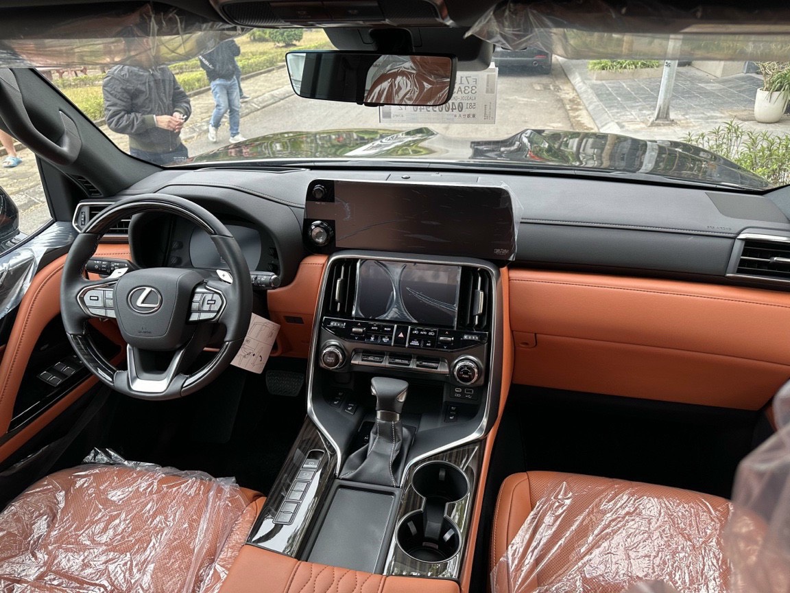 Em đang có suất Lexus LX600 VIP sản xuất năm 2026 Đen nt Nâu nhập mới 100%.