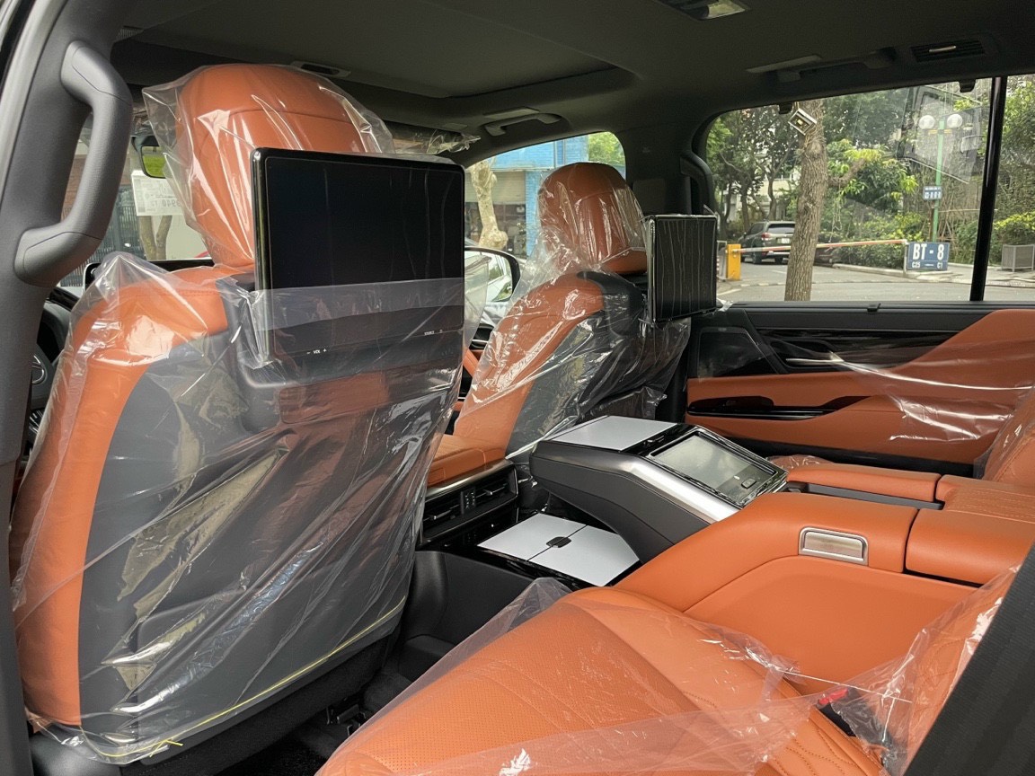 Em đang có suất Lexus LX600 VIP sản xuất năm 2026 Đen nt Nâu nhập mới 100%.