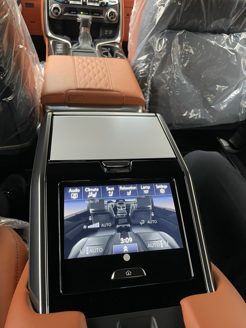 Em đang có suất Lexus LX600 VIP sản xuất năm 2026 Đen nt Nâu nhập mới 100%.