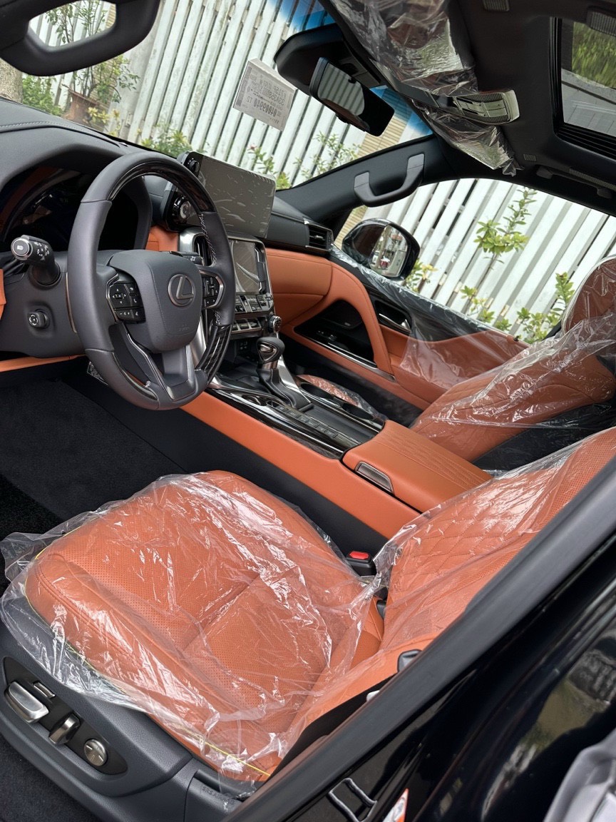 Em đang có suất Lexus LX600 VIP sản xuất năm 2026 Đen nt Nâu nhập mới 100%.