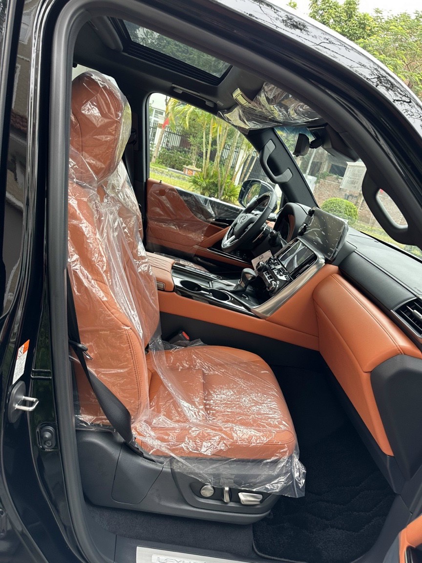 Em đang có suất Lexus LX600 VIP sản xuất năm 2026 Đen nt Nâu nhập mới 100%.