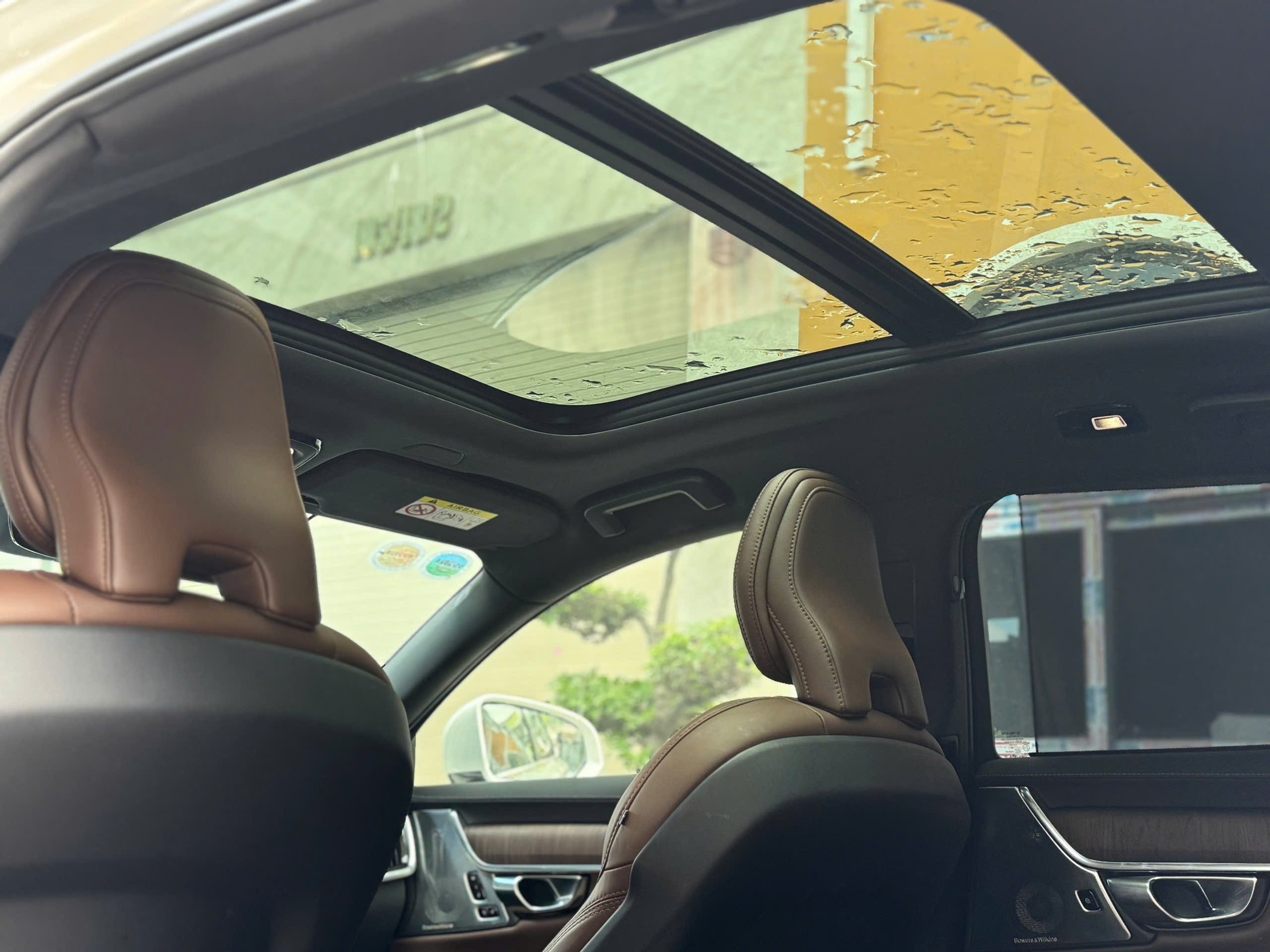 Cần bán Volvo S90 T8 AWD năm sản xuất 2025, màu trắng, nhập khẩu nguyên chiếc, 2.43 tỉ