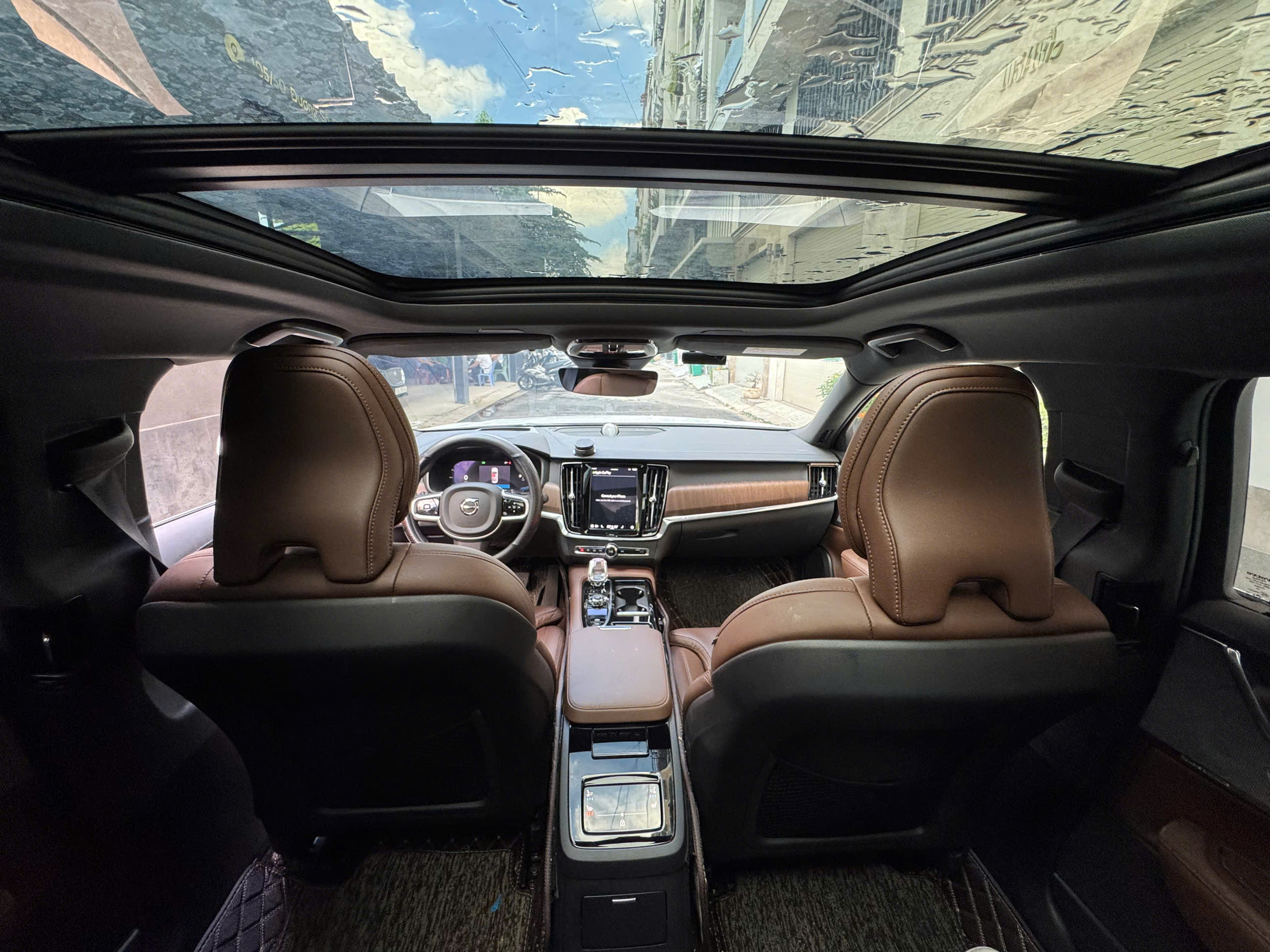 Cần bán Volvo S90 T8 AWD năm sản xuất 2025, màu trắng, nhập khẩu nguyên chiếc, 2.43 tỉ