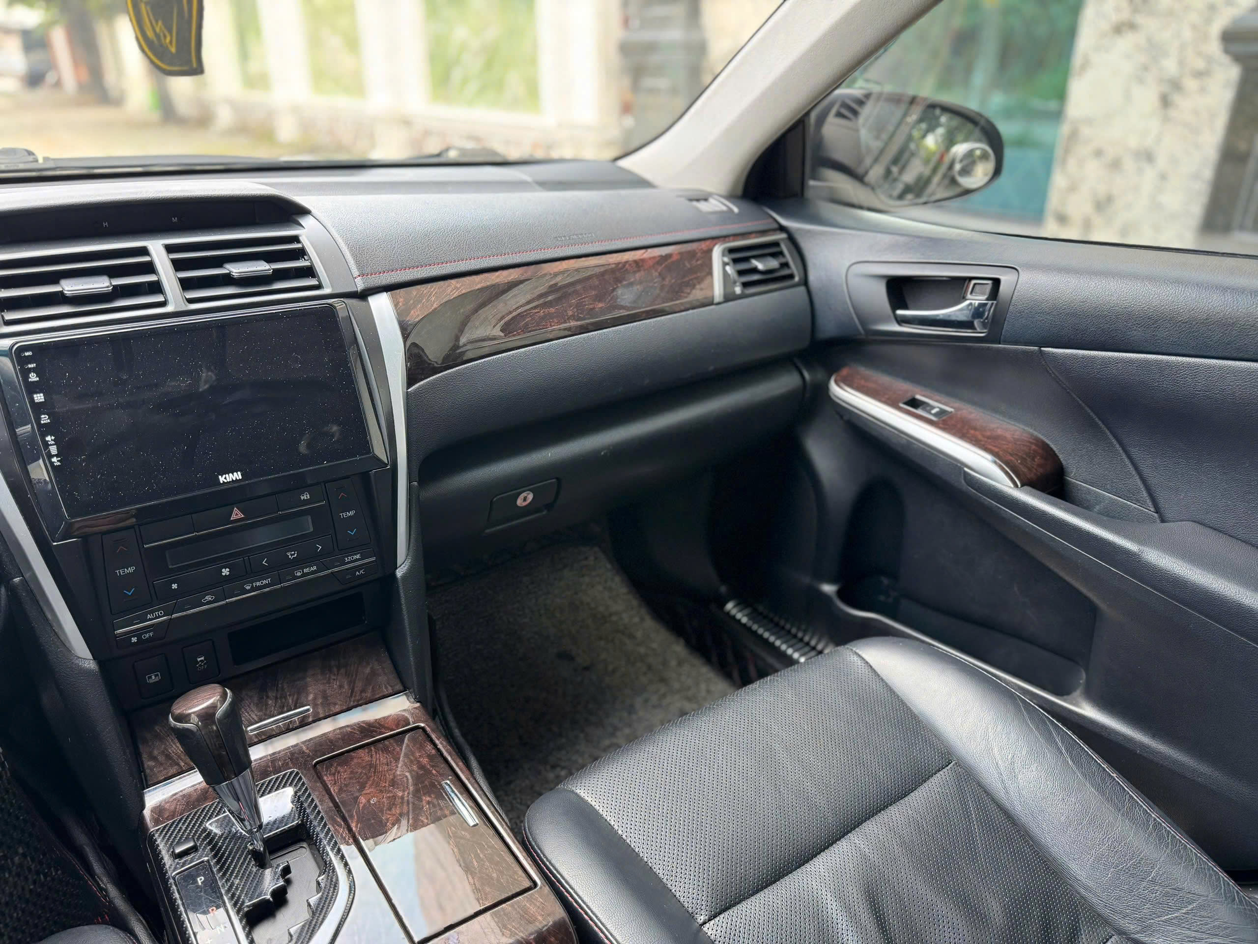 Cần bán Toyota Camry 2.5Q năm 2017, màu đen, giá tốt