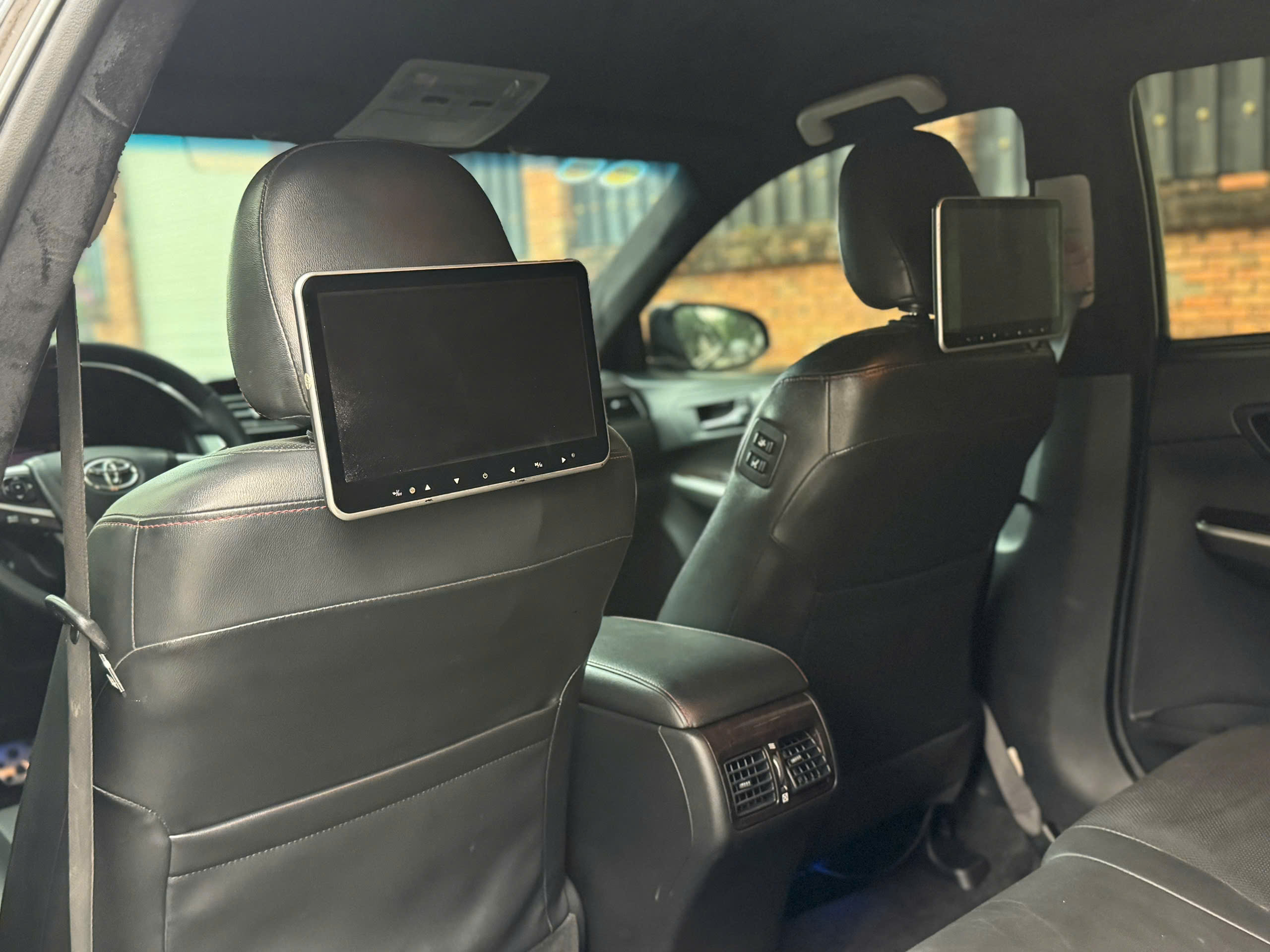 Cần bán xe Toyota Camry 2.5Q năm 2016, màu đen, giá tốt