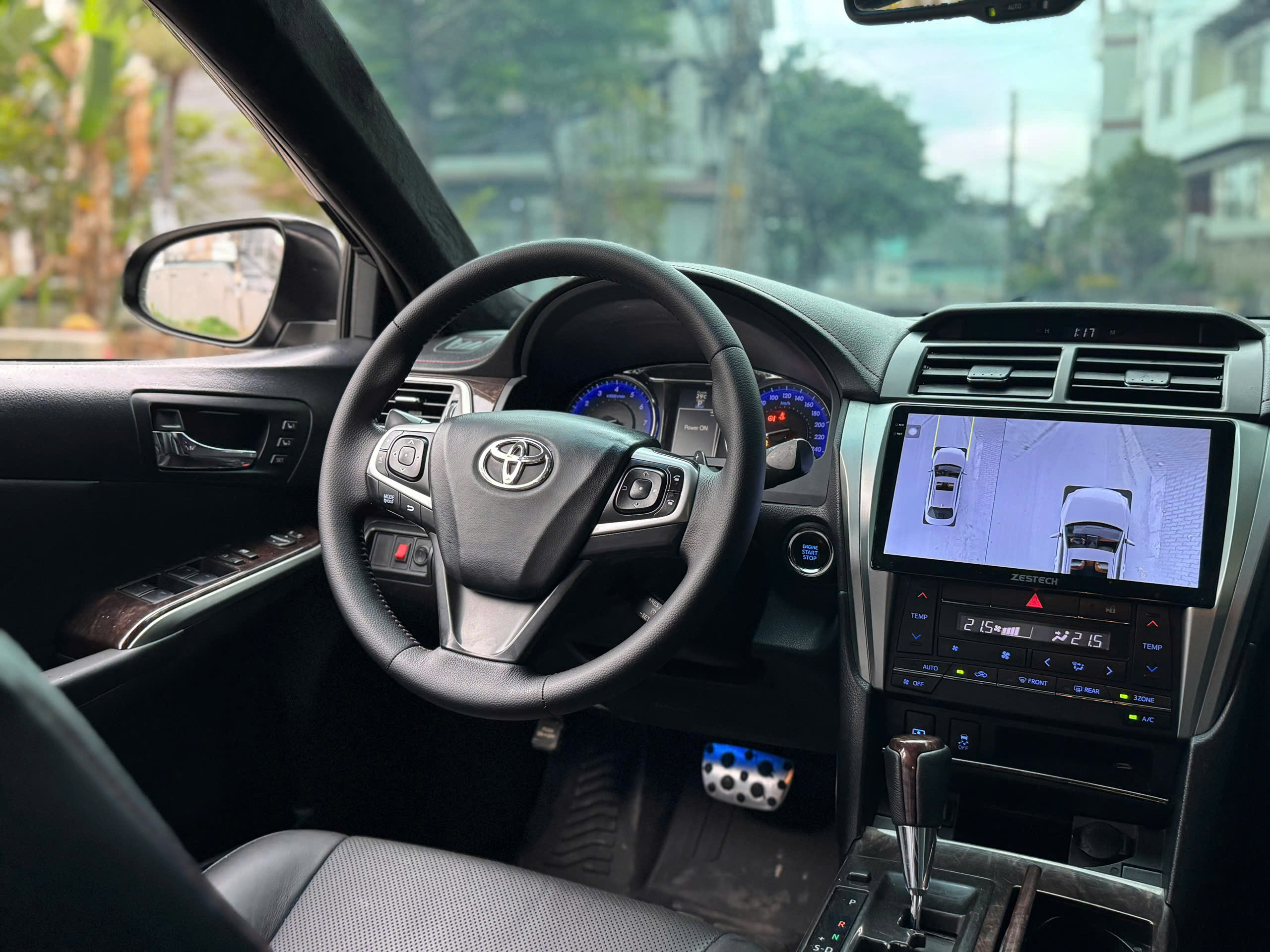 Cần bán xe Toyota Camry 2.5Q năm 2016, màu đen, giá tốt