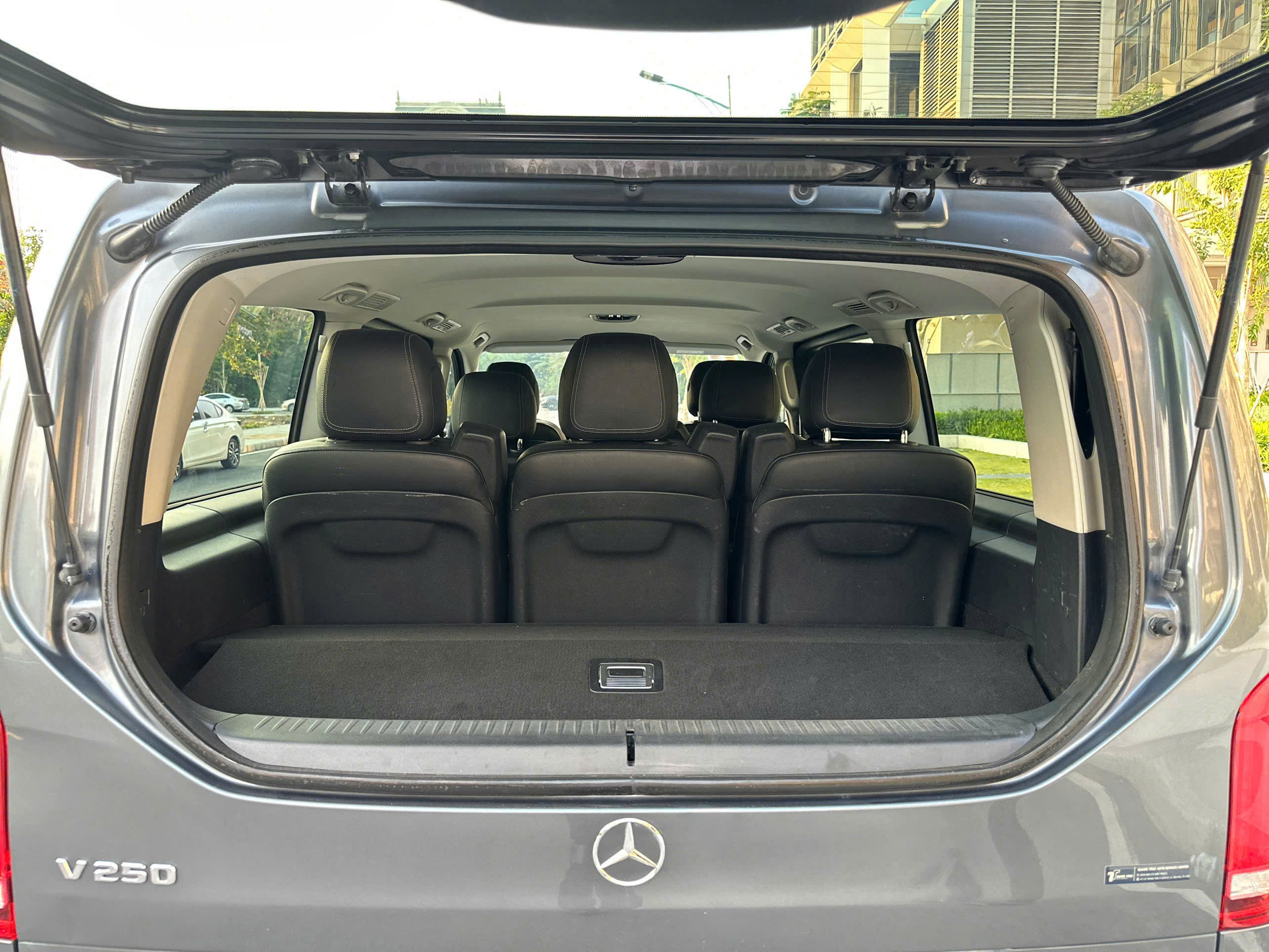 Bán xe Mercedes-Benz V Class V250 Avantgarde sản xuất năm 2016, màu xám (ghi), nhập khẩu nguyên chiếc