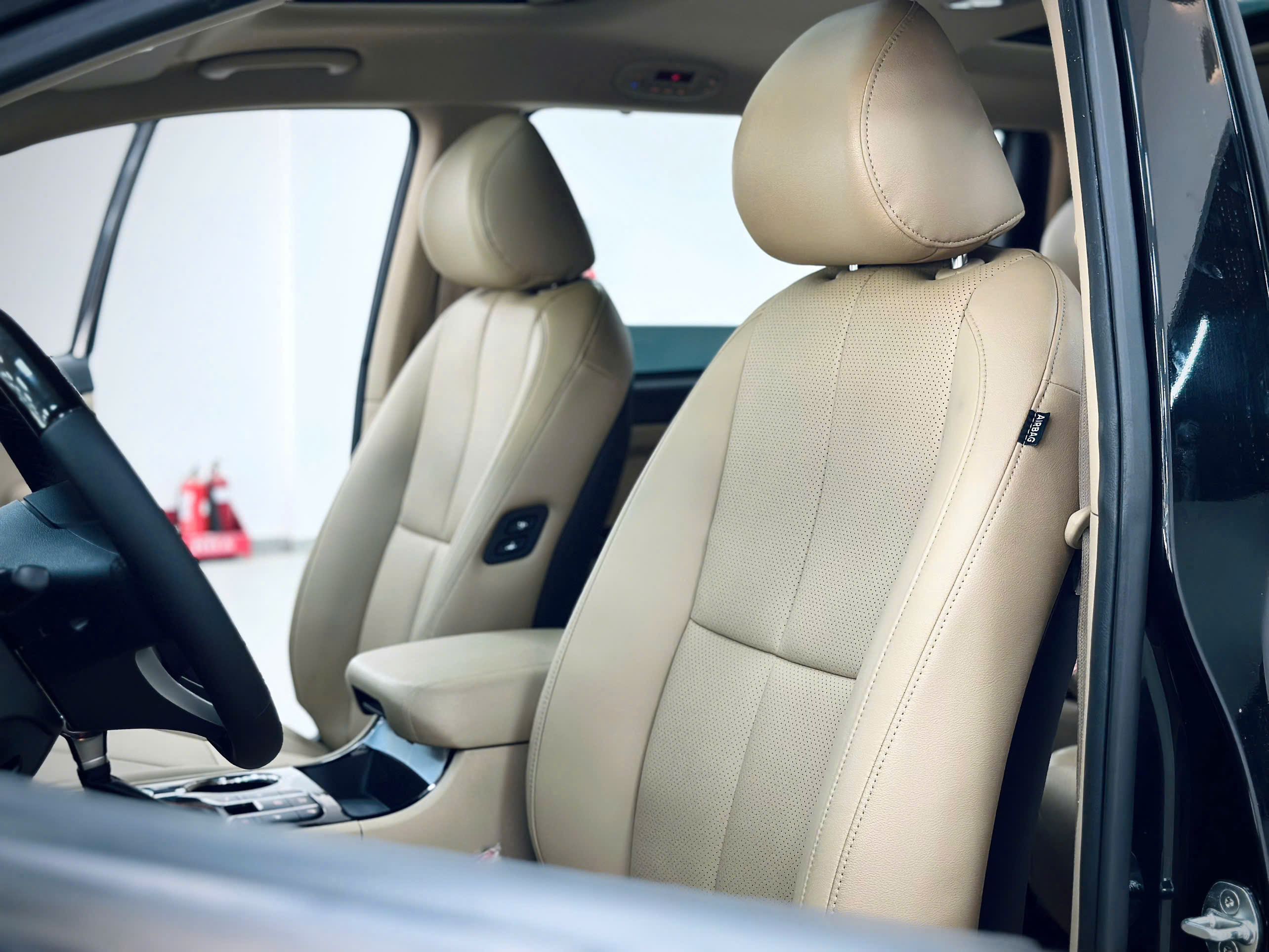 Bán xe Kia Sedona 2.2 DAT Luxury sản xuất năm 2020, màu đen