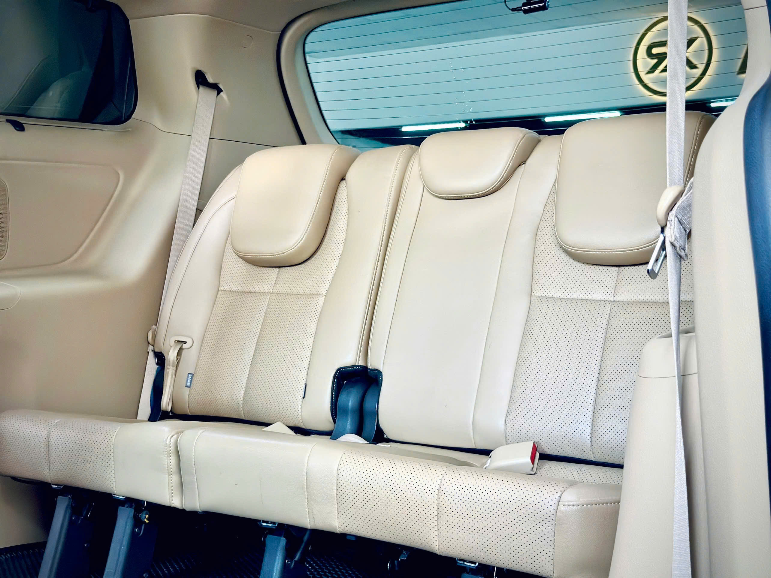 Bán xe Kia Sedona 2.2 DAT Luxury sản xuất năm 2020, màu đen