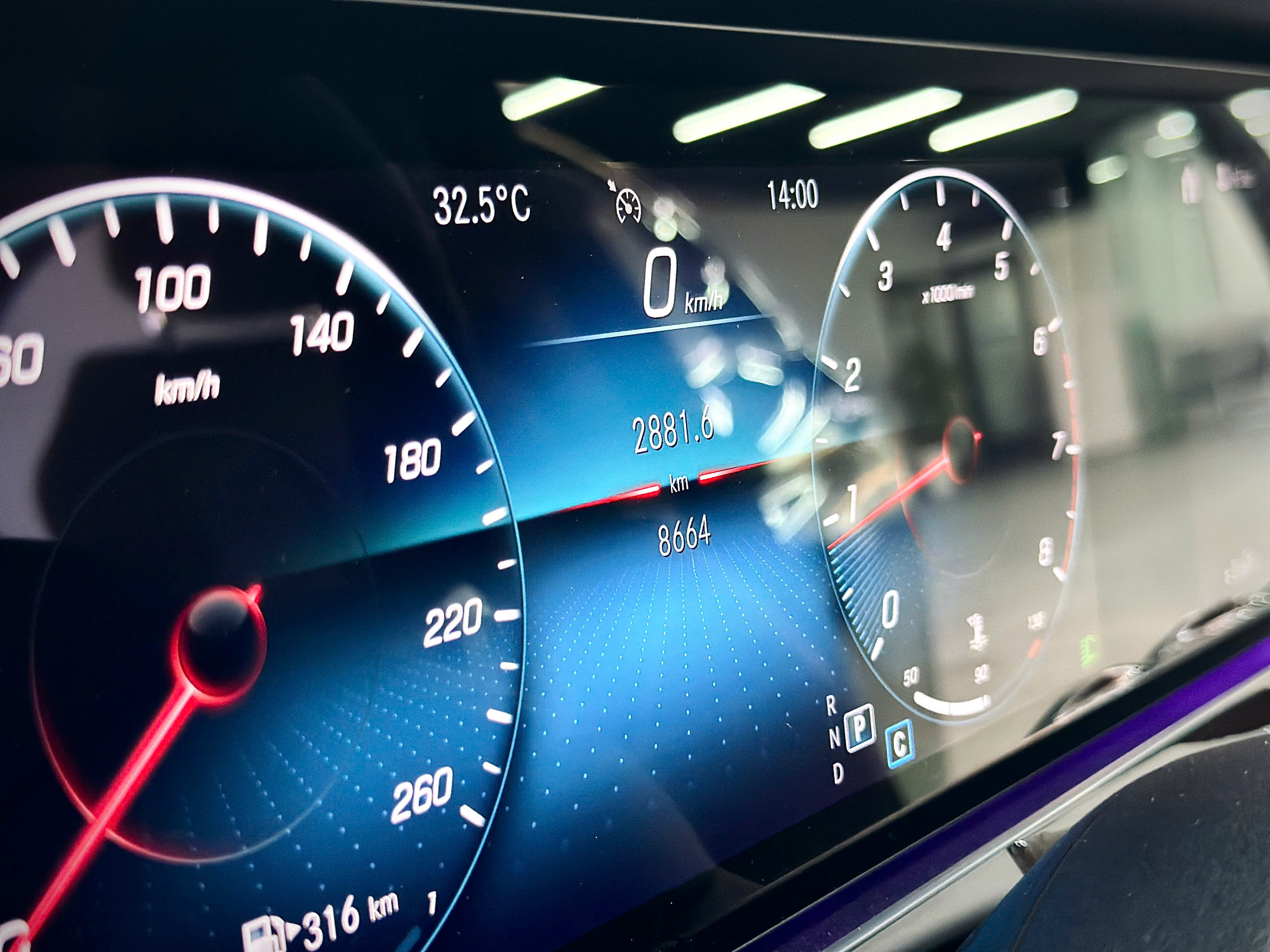 Cần bán Mercedes-Benz E class E200 Exclusive sản xuất năm 2022, màu đen, 1.499 tỉ