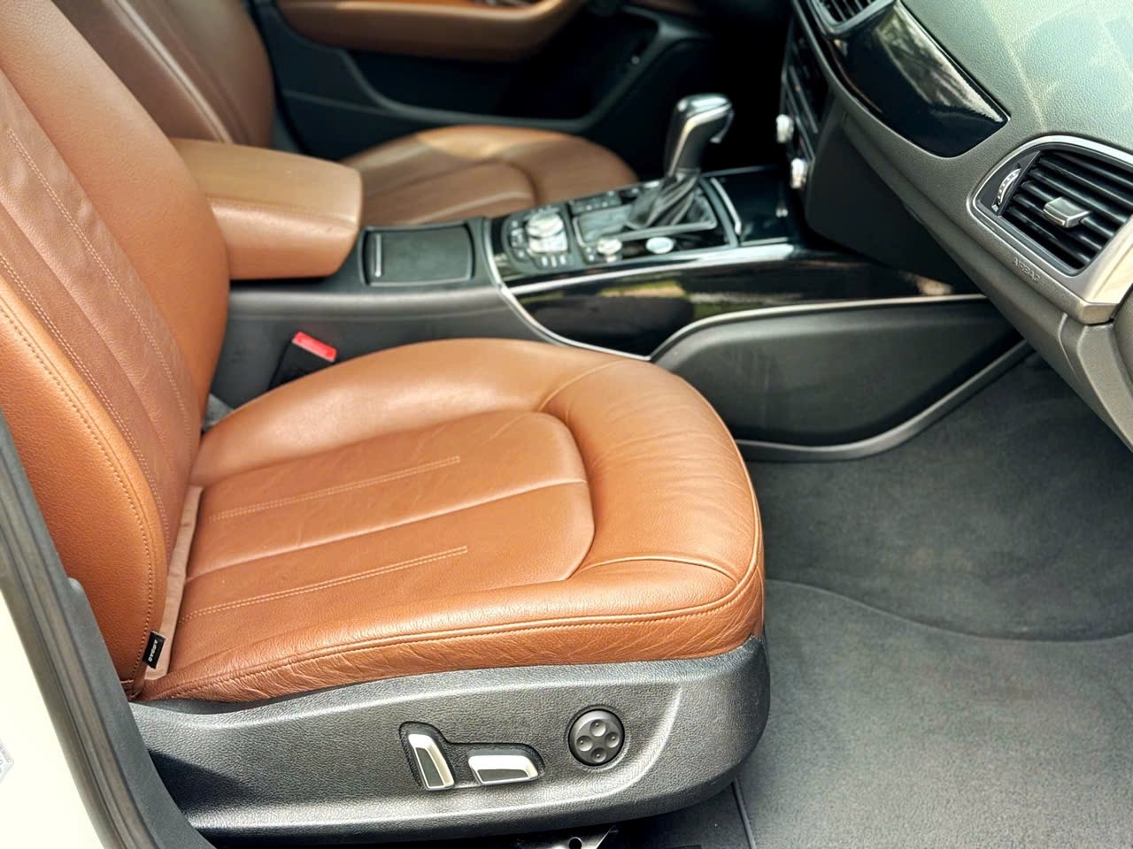 Bán Audi A6 18 TFSI sản xuất năm 2015, màu trắng, nhập khẩu, giá 545tr