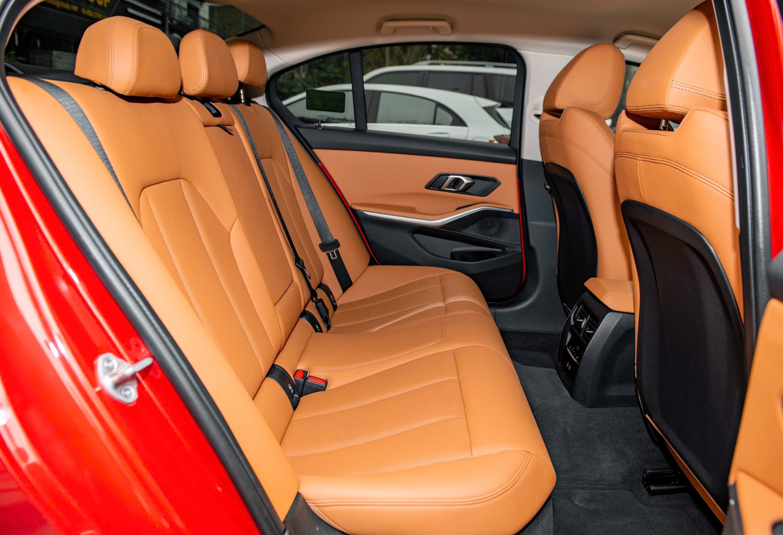 Bán xe BMW 3 Series Sportline sản xuất năm 2024, màu đỏ, giá 1.439tỉ