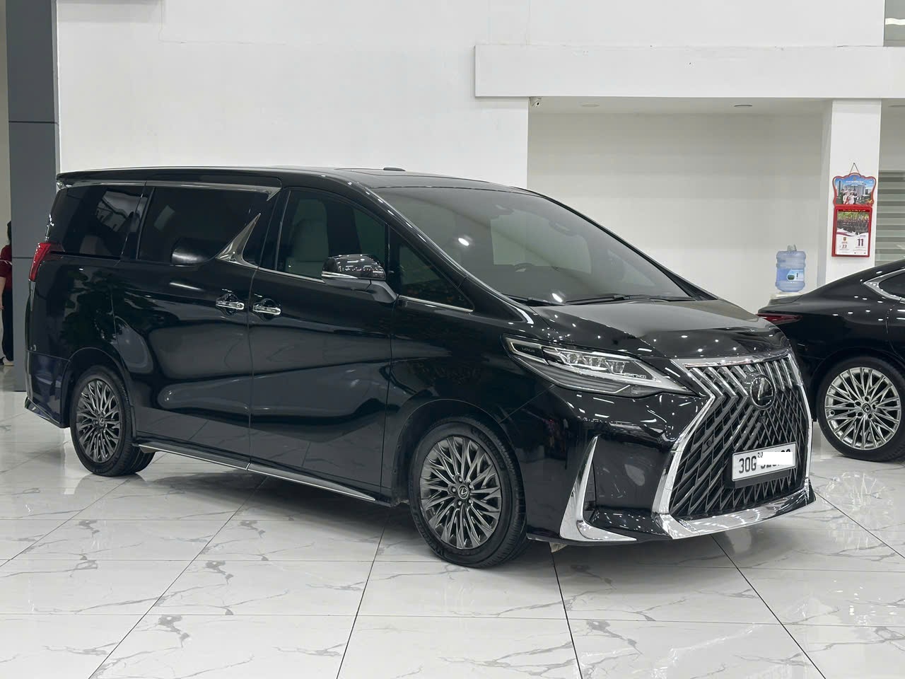 Cần bán xe Lexus LX LM350 sản xuất 2021, màu đen, nhập khẩu nguyên chiếc