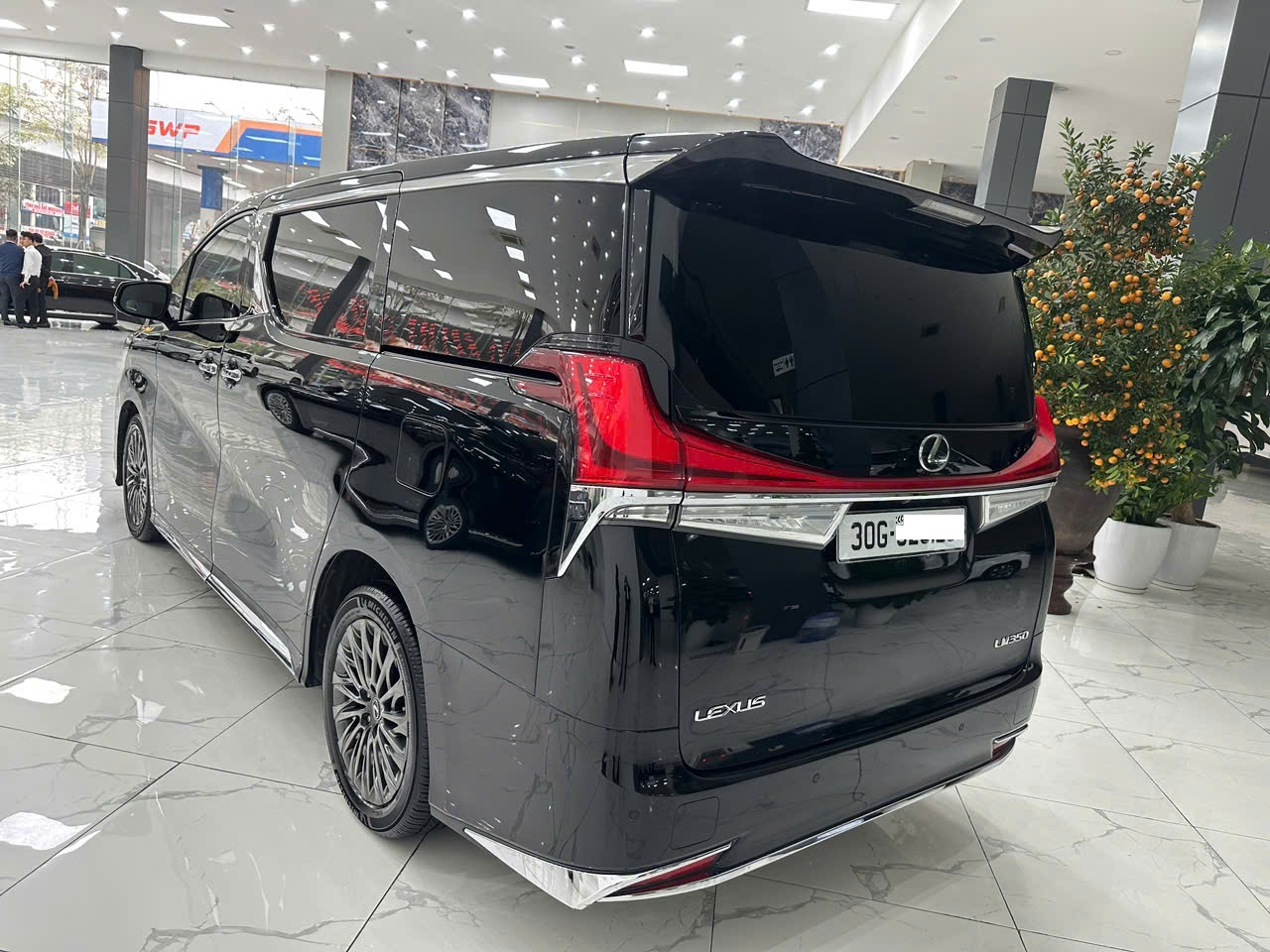 Cần bán xe Lexus LX LM350 sản xuất 2021, màu đen, nhập khẩu nguyên chiếc
