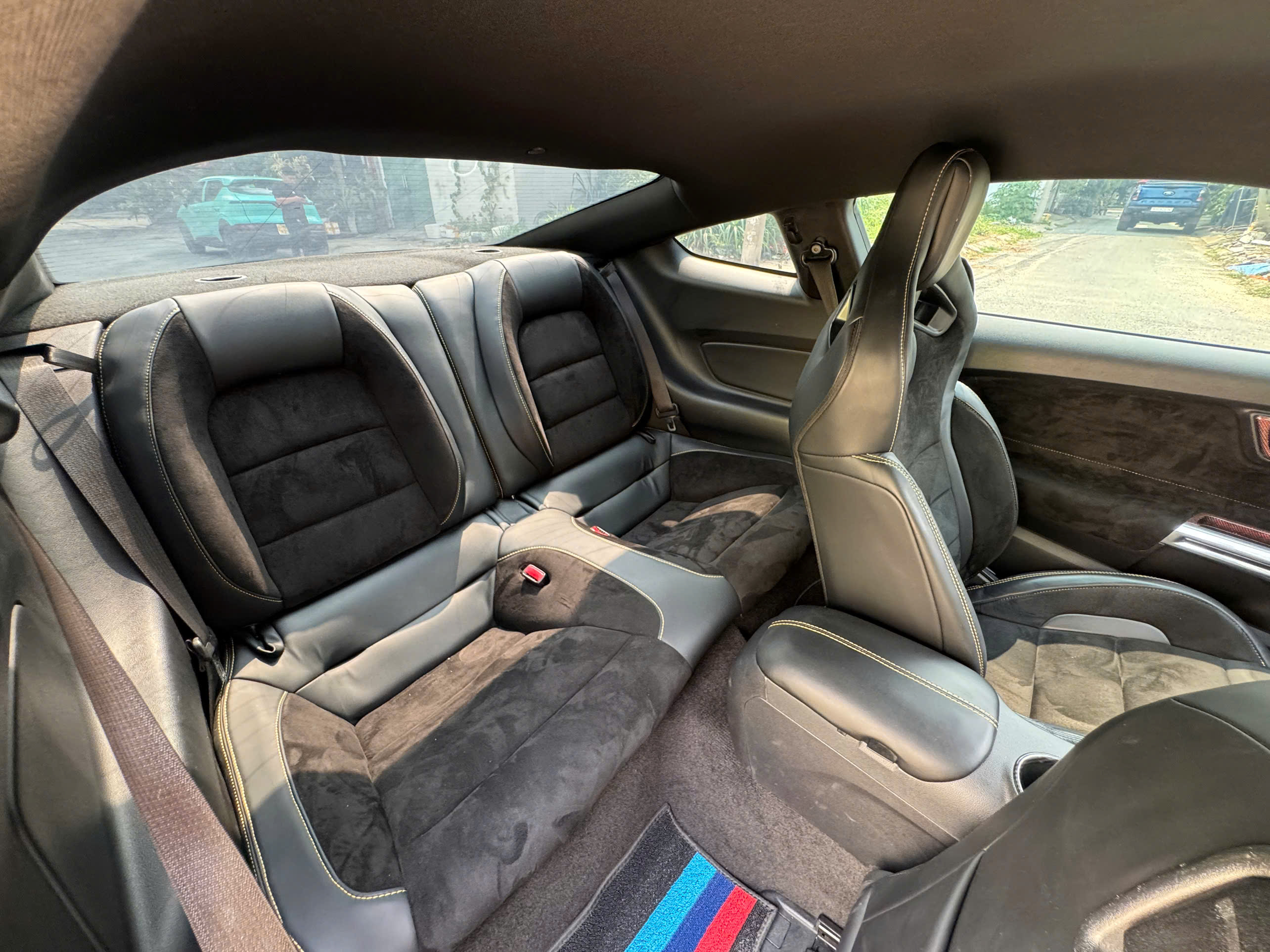 Cần bán xe Ford Mustang Ecoboost sản xuất 2015, màu vàng, nhập khẩu, 1.22 tỉ