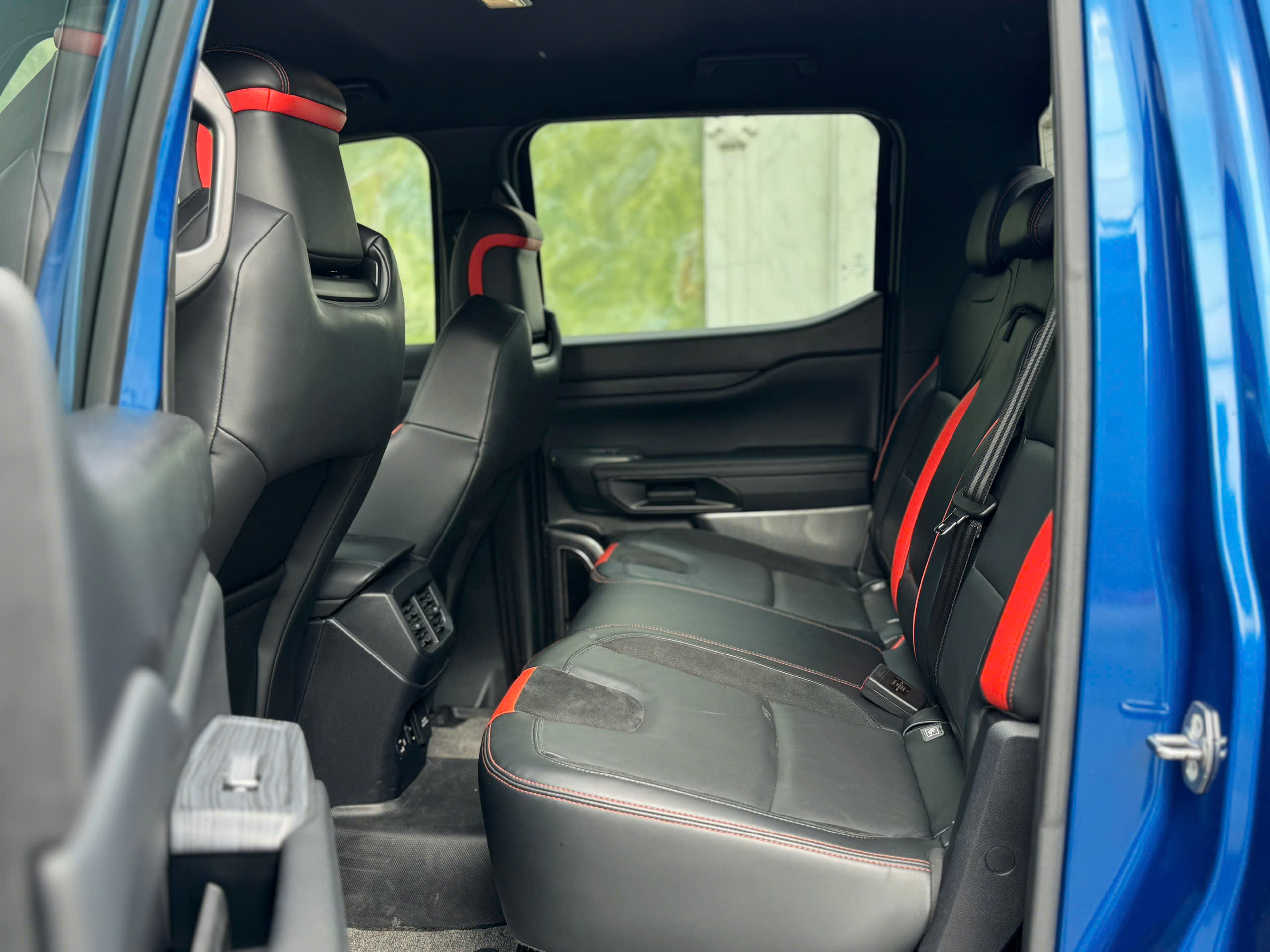 Cần bán xe Ford Ranger Raptor 2.0L 4x4 AT sản xuất năm 2024, màu xanh lam, xe nhập