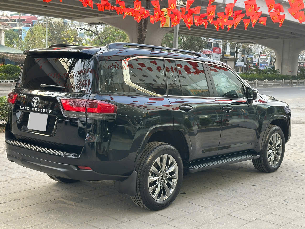 Bán xe Toyota Land Cruiser LC300 Sản Xuất 2023 Một Chủ, Xe một chủ đăng ký từ mới