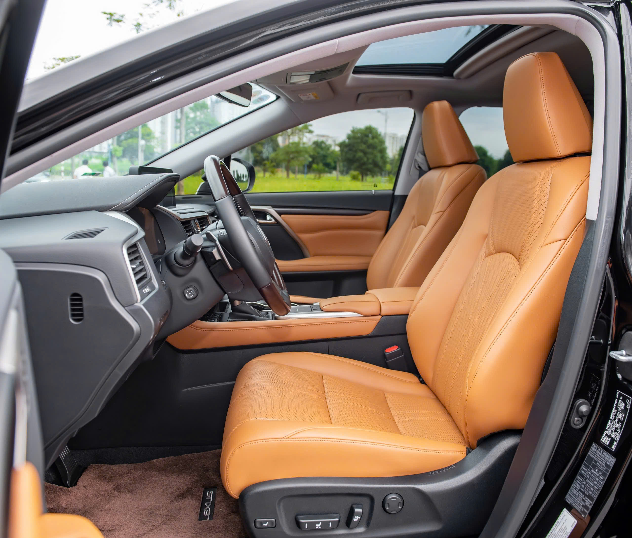 Cần bán Lexus RX 300 sản xuất năm 2019, màu đen, nhập khẩu nguyên chiếc giá cạnh tranh