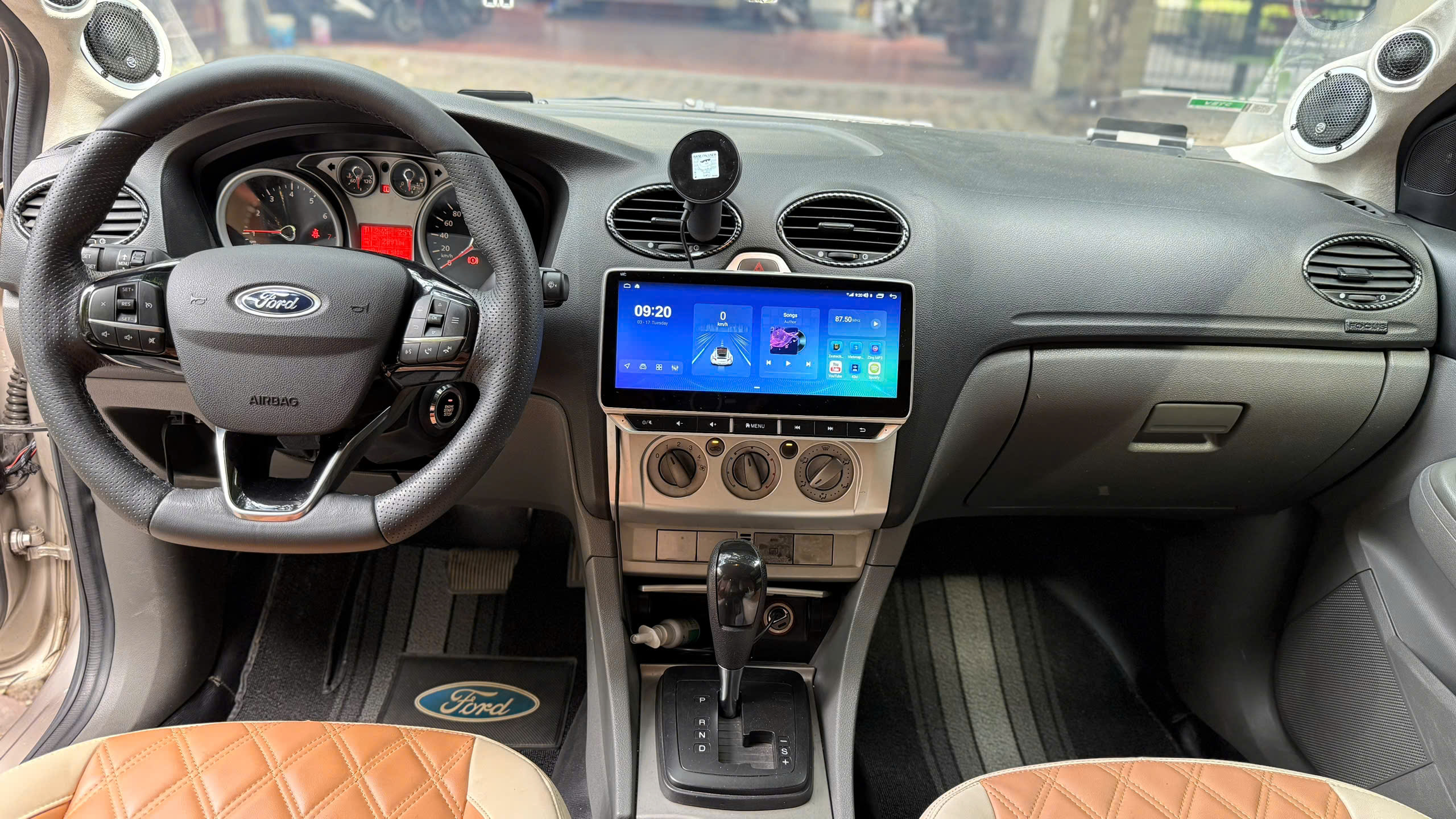 Chính Chủ Bán Ford Focus 2010 - Độ Full Option >300tr