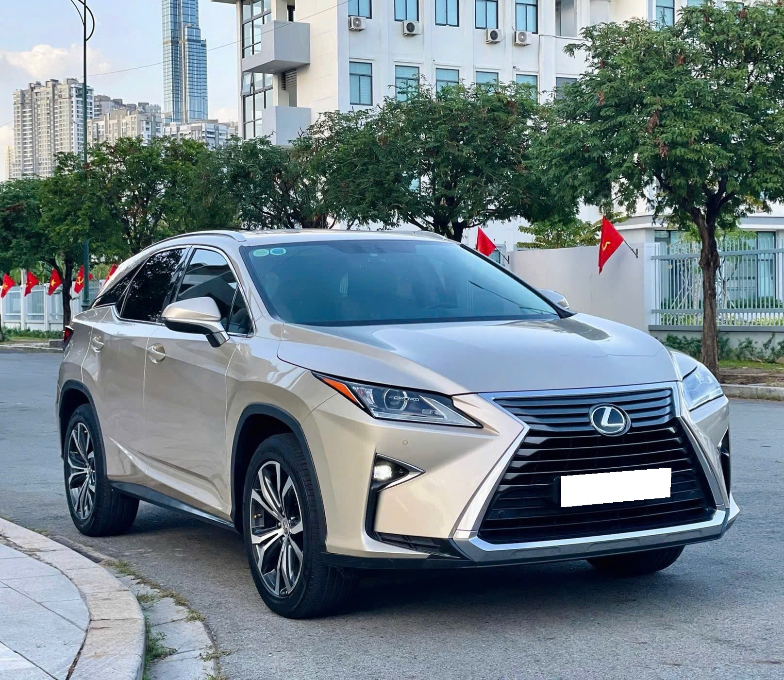Cần bán xe Lexus RX 200T năm 2018, màu vàng, xe nhập