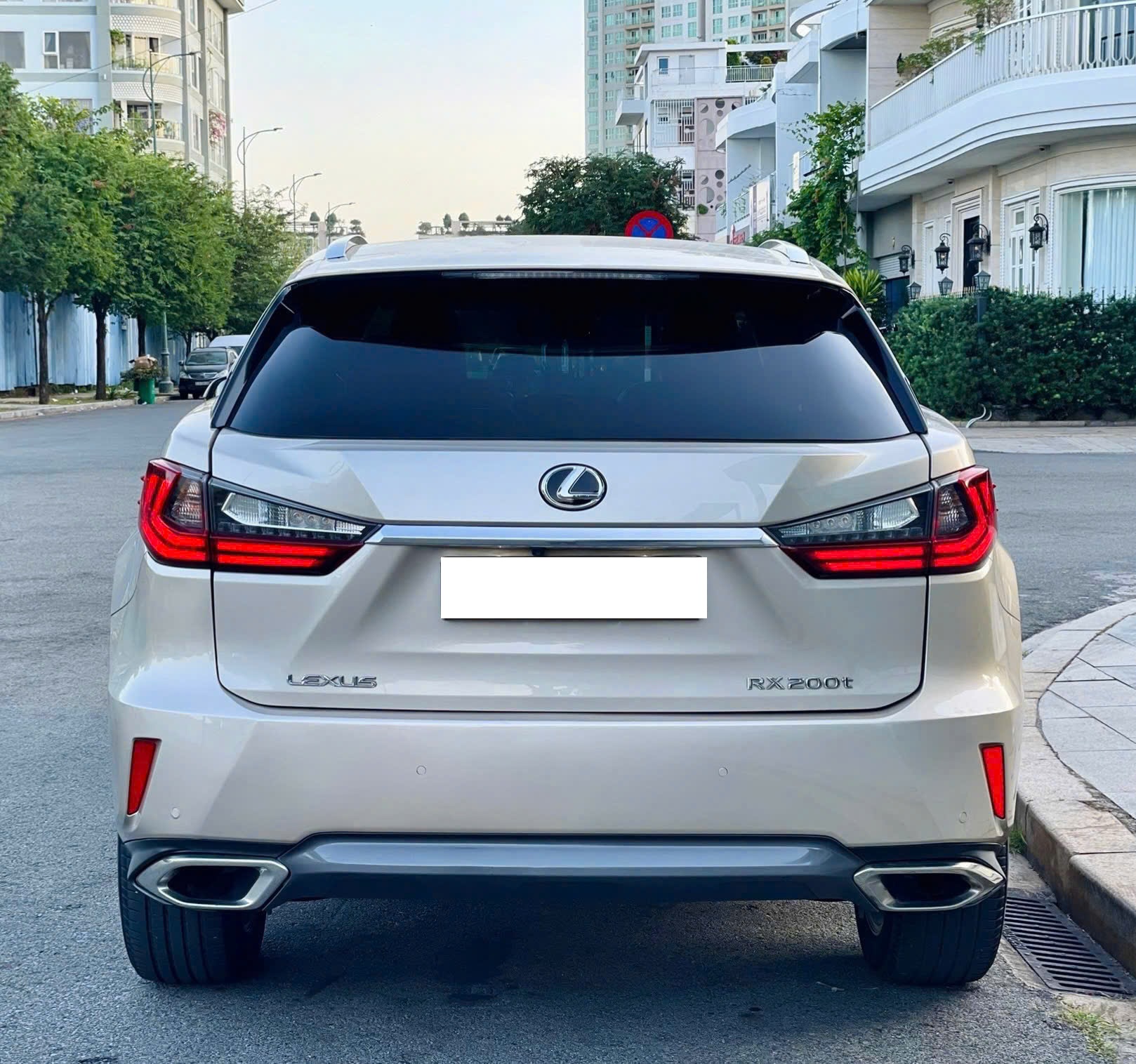 Cần bán xe Lexus RX 200T năm 2018, màu vàng, xe nhập