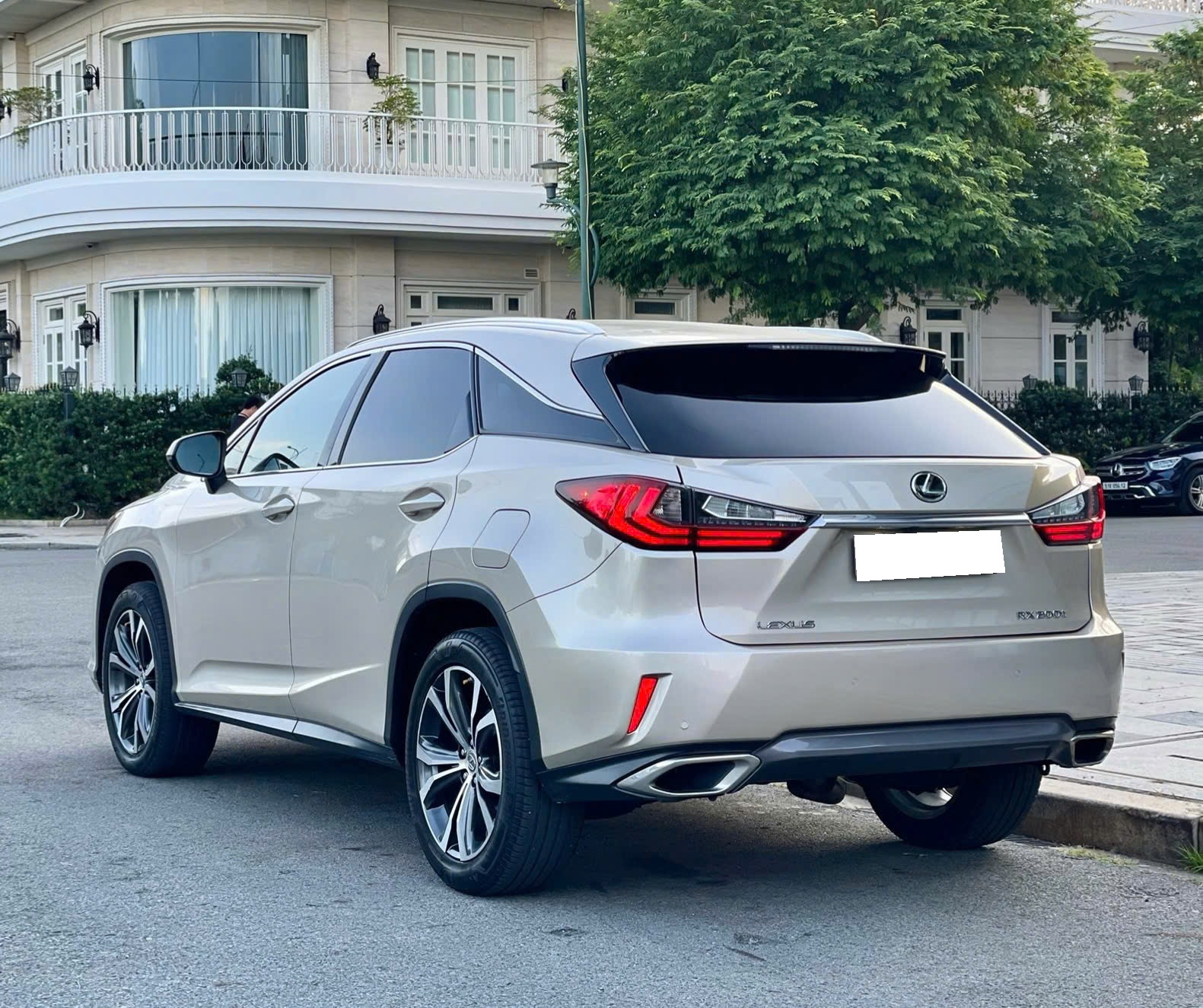 Cần bán xe Lexus RX 200T năm 2018, màu vàng, xe nhập