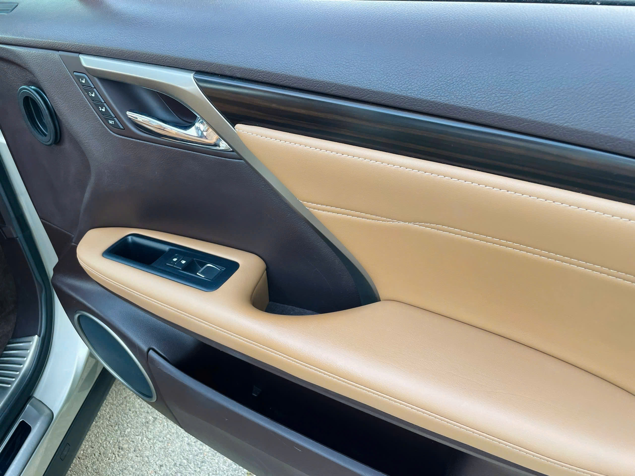 Cần bán xe Lexus RX 200T năm 2018, màu vàng, xe nhập