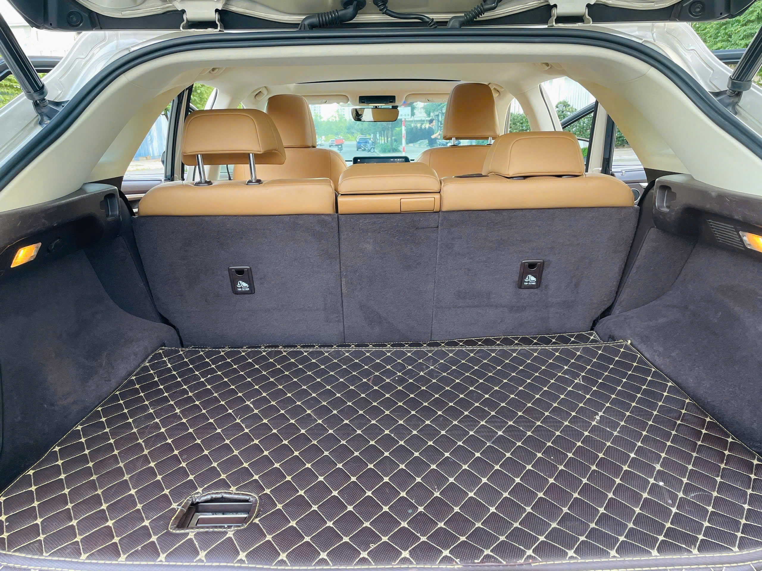 Cần bán xe Lexus RX 200T năm 2018, màu vàng, xe nhập