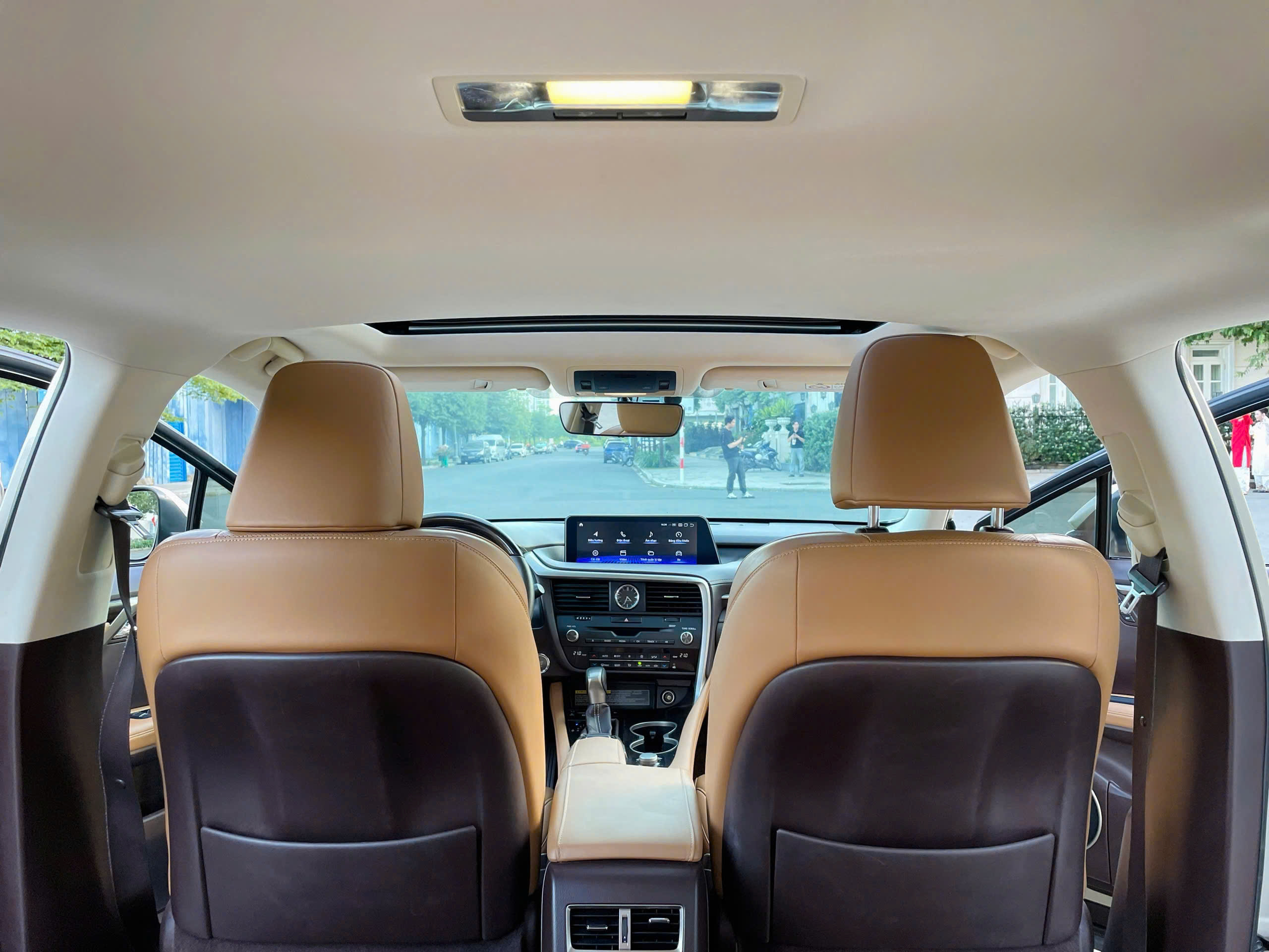 Cần bán xe Lexus RX 200T năm 2018, màu vàng, xe nhập