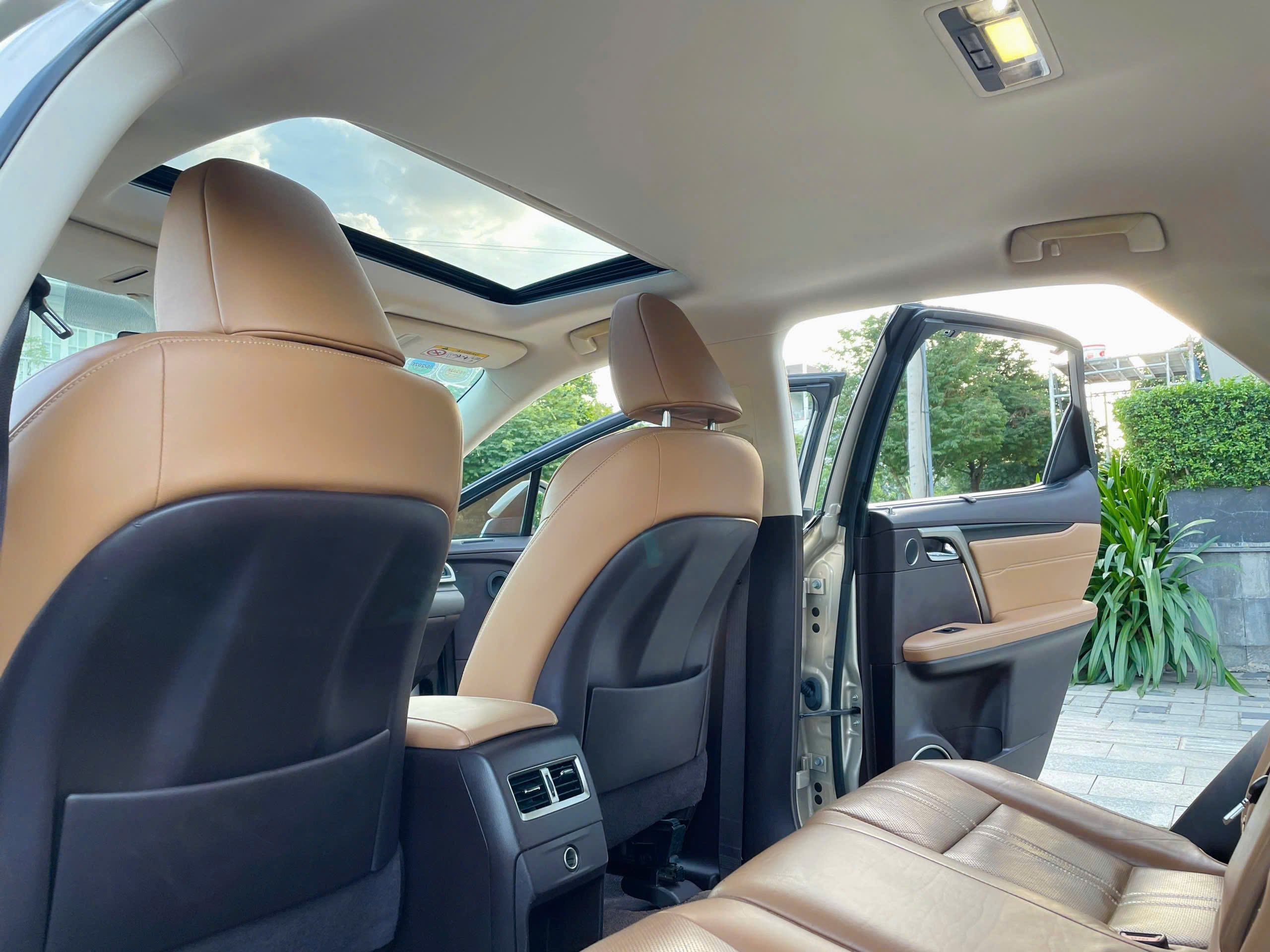 Cần bán xe Lexus RX 200T năm 2018, màu vàng, xe nhập