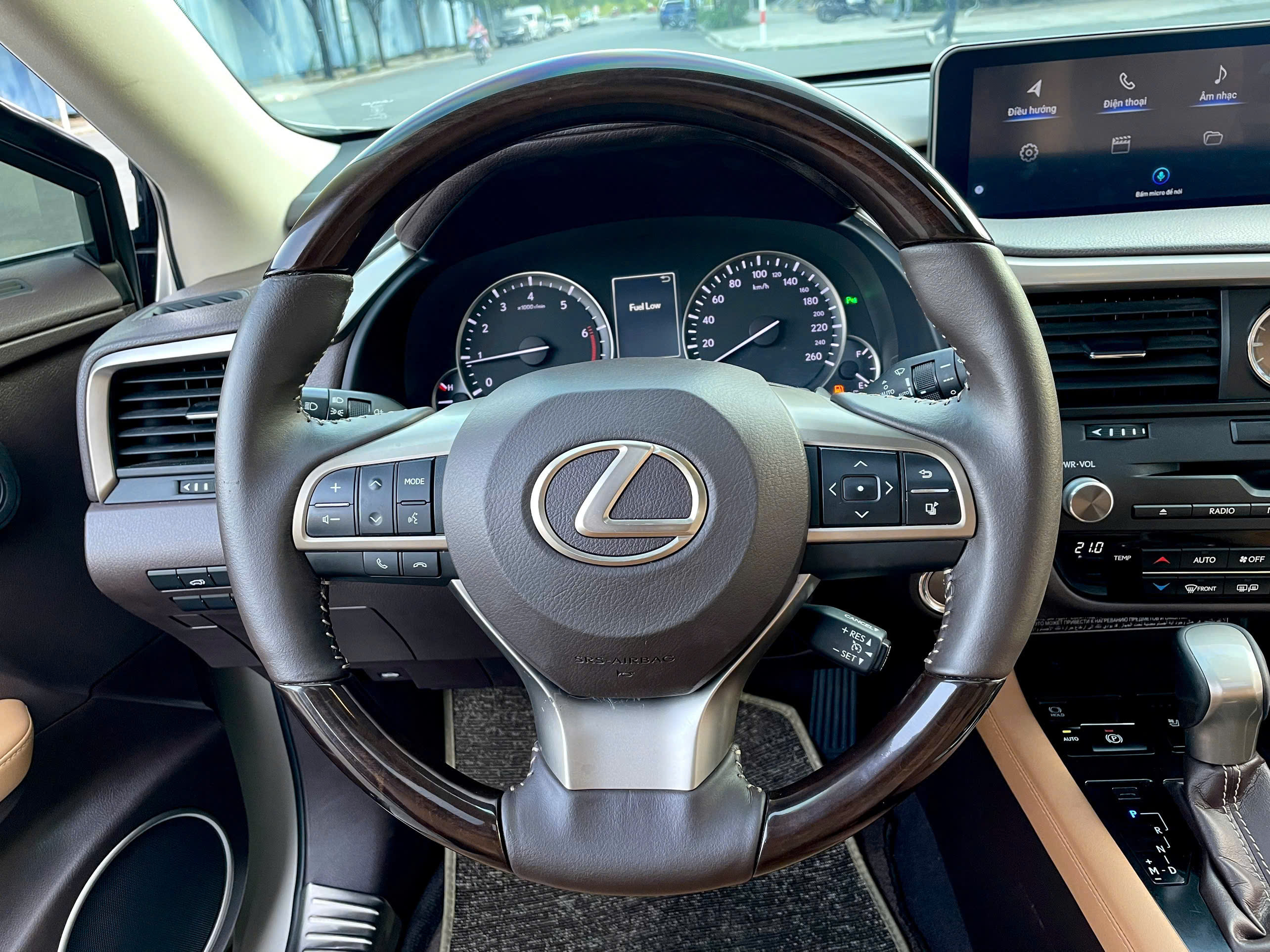 Cần bán xe Lexus RX 200T năm 2018, màu vàng, xe nhập