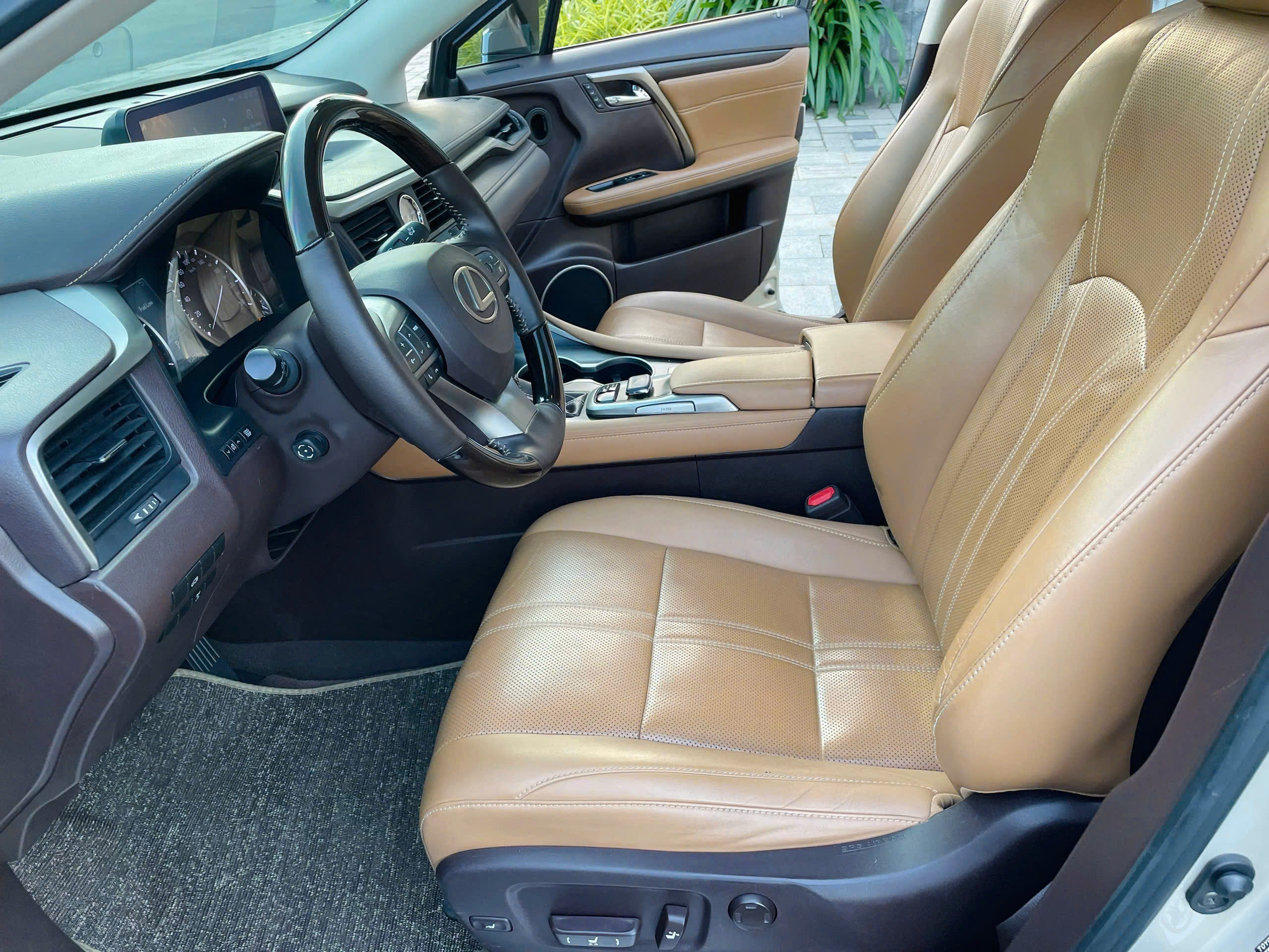 Cần bán xe Lexus RX 200T năm 2018, màu vàng, xe nhập