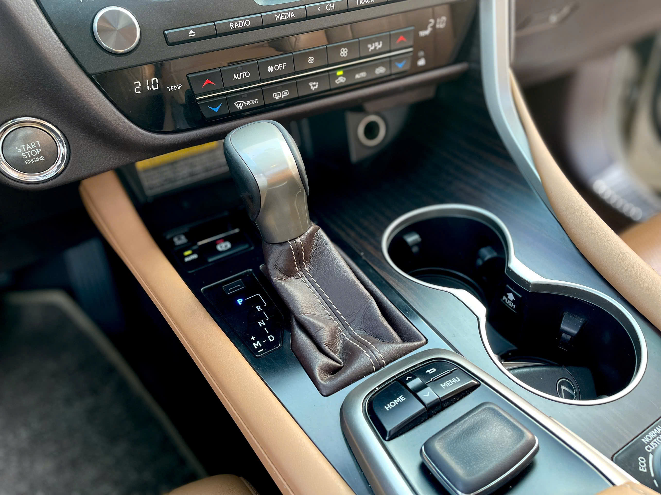 Cần bán xe Lexus RX 200T năm 2018, màu vàng, xe nhập