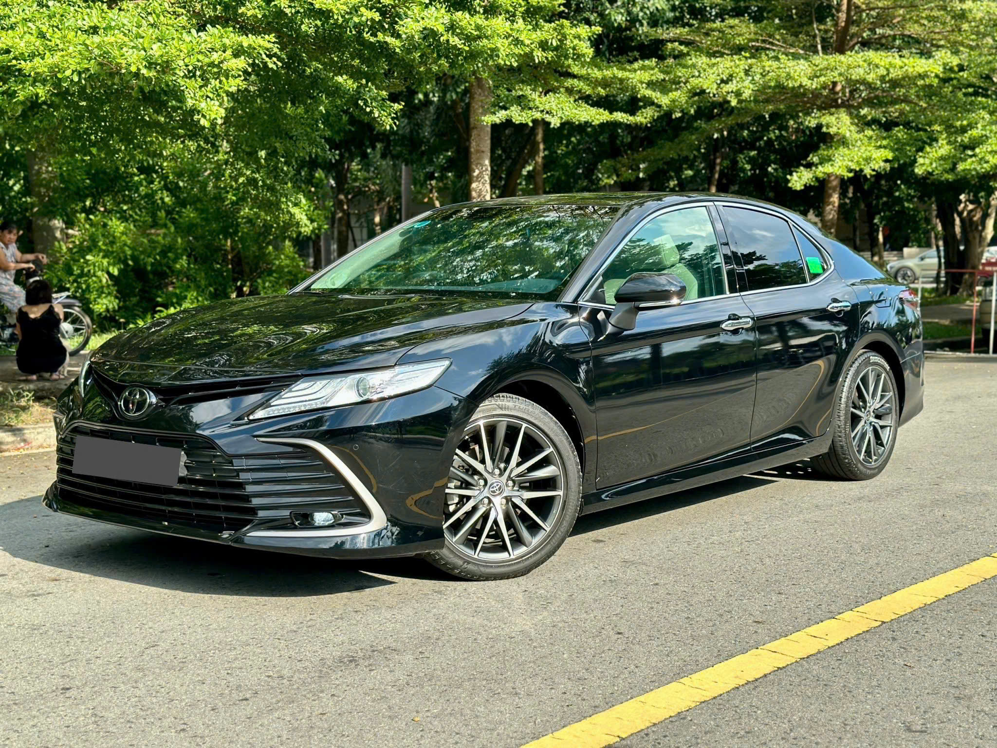 Bán ô tô Toyota Camry 2.0Q năm sản xuất 2023, màu đen, xe nhập
