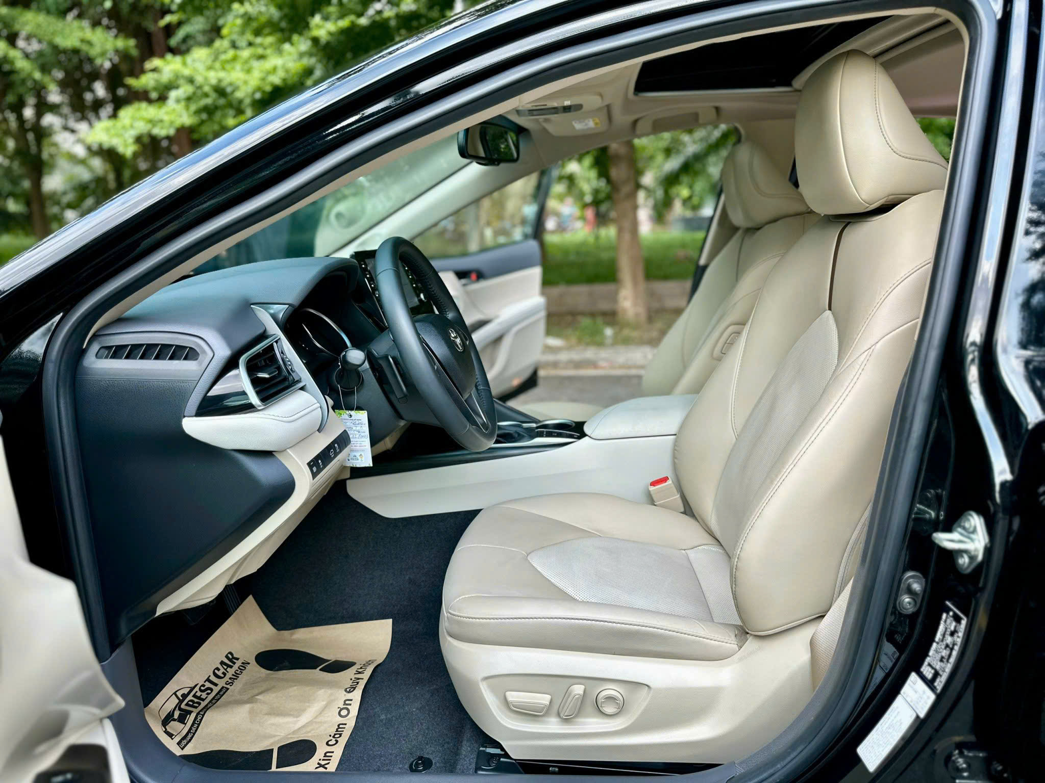 Bán ô tô Toyota Camry 2.0Q năm sản xuất 2023, màu đen, xe nhập