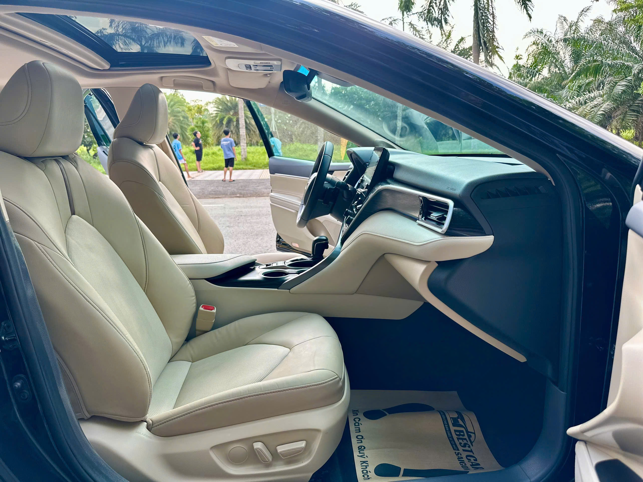 Bán ô tô Toyota Camry 2.0Q năm sản xuất 2023, màu đen, xe nhập