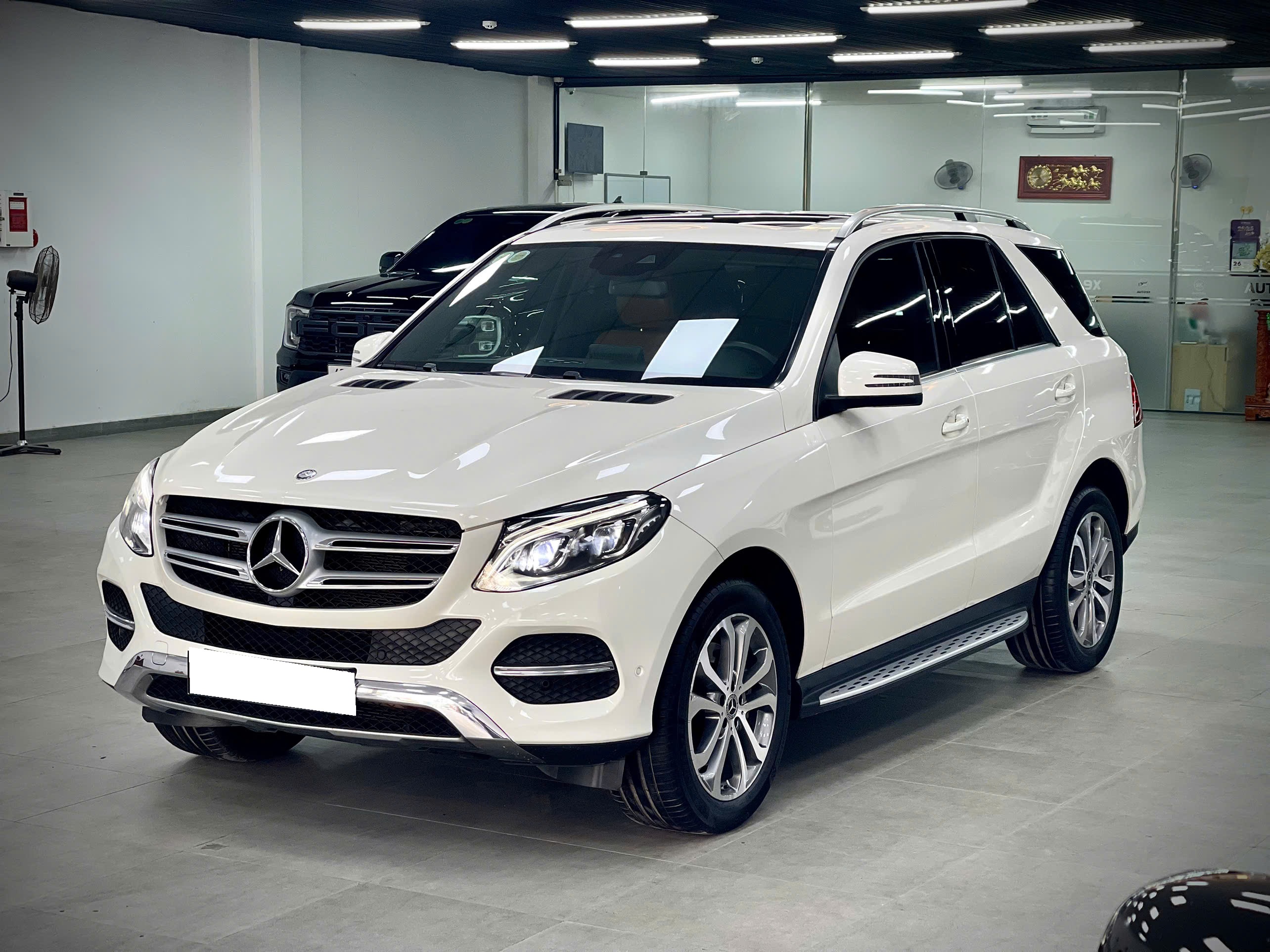 Cần bán Mercedes-Benz GLE-Class 400 4Matic năm sản xuất 2017, màu trắng, 1.099tỉ