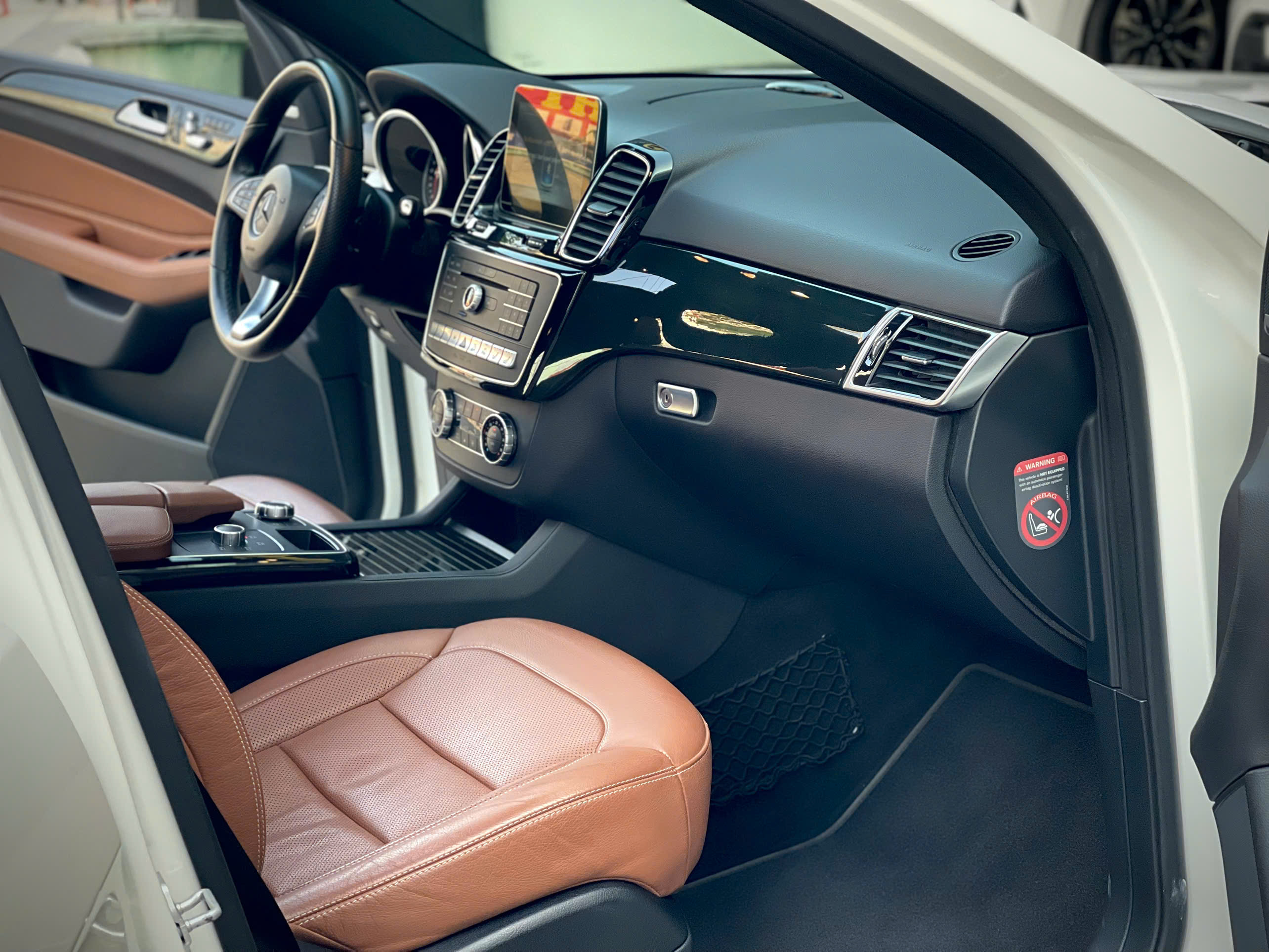 Cần bán Mercedes-Benz GLE-Class 400 4Matic năm sản xuất 2017, màu trắng, 1.099tỉ