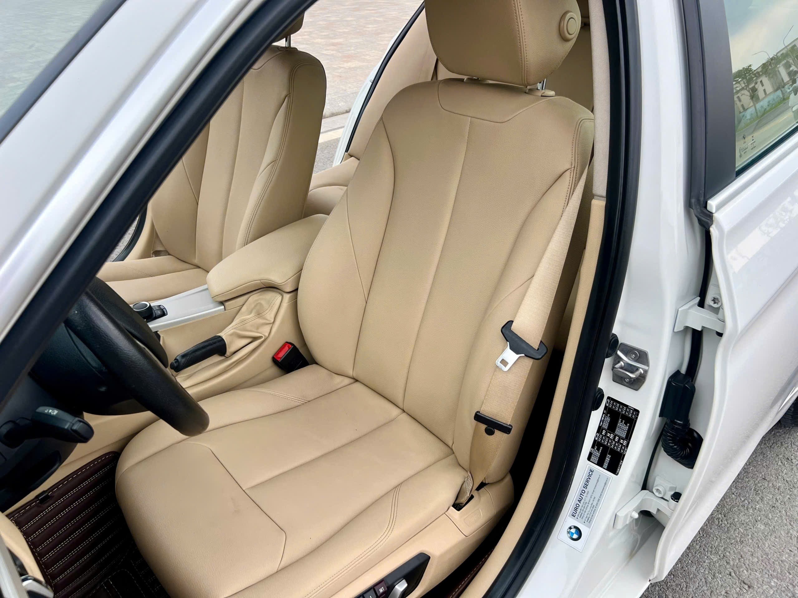 Bán ô tô BMW 3 Series Lci sản xuất 2015, màu trắng, nhập khẩu, giá chỉ 499 triệu