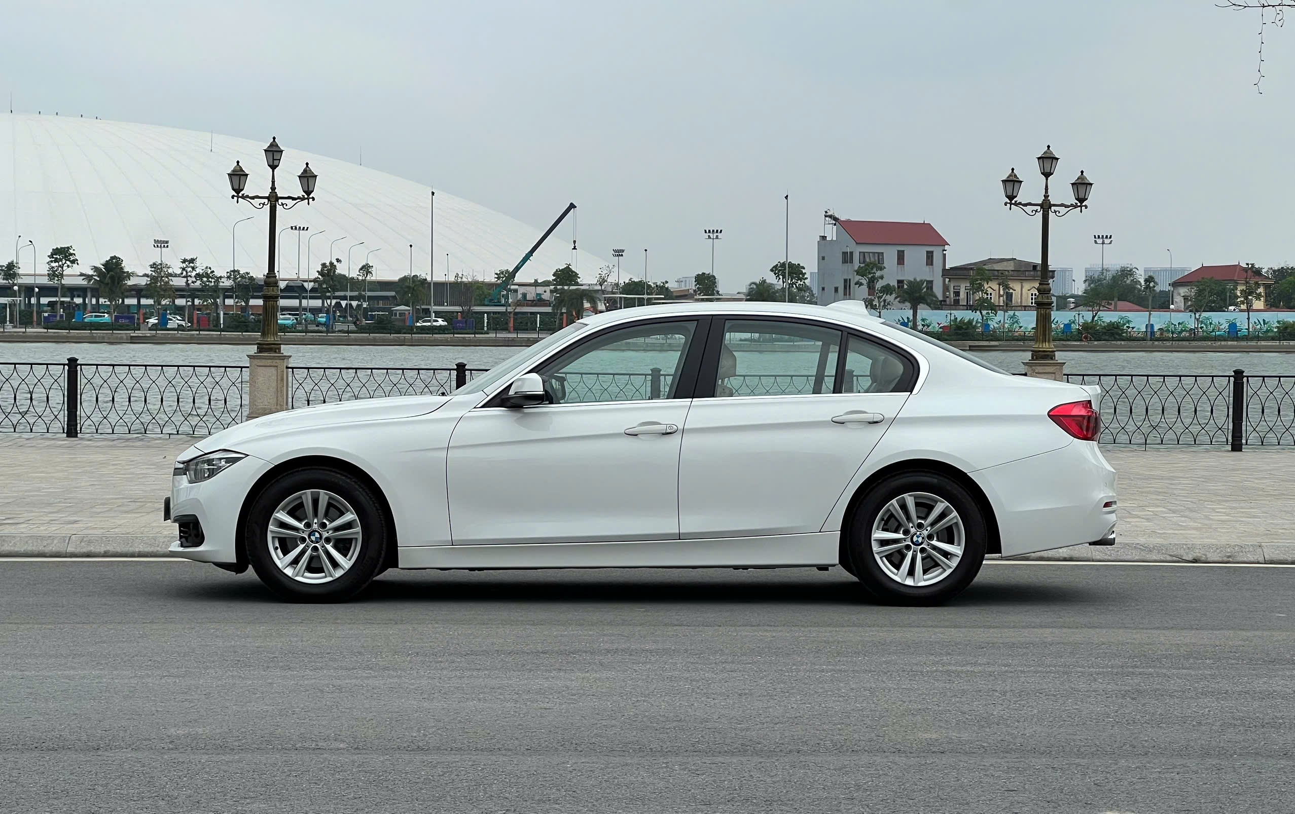 Bán ô tô BMW 3 Series Lci sản xuất 2015, màu trắng, nhập khẩu, giá chỉ 499 triệu