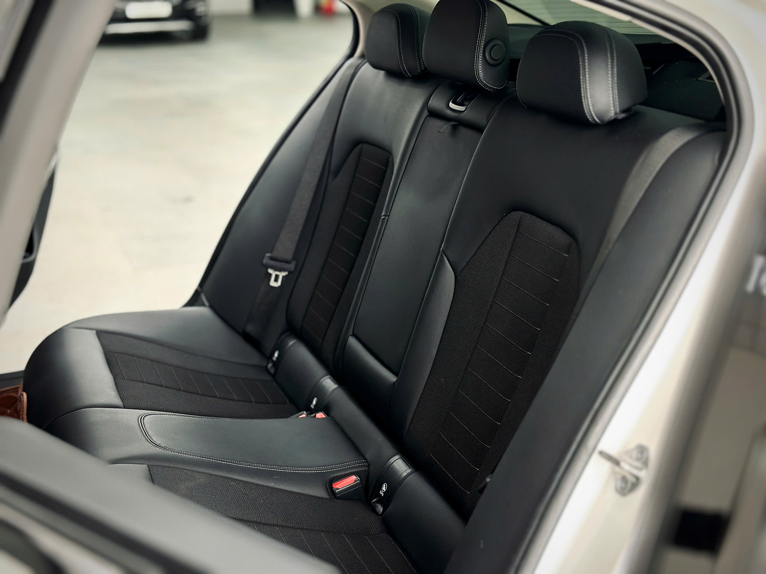 Bán BMW 3 Series 320i Sport Line sản xuất năm 2022, màu trắng, giá tốt